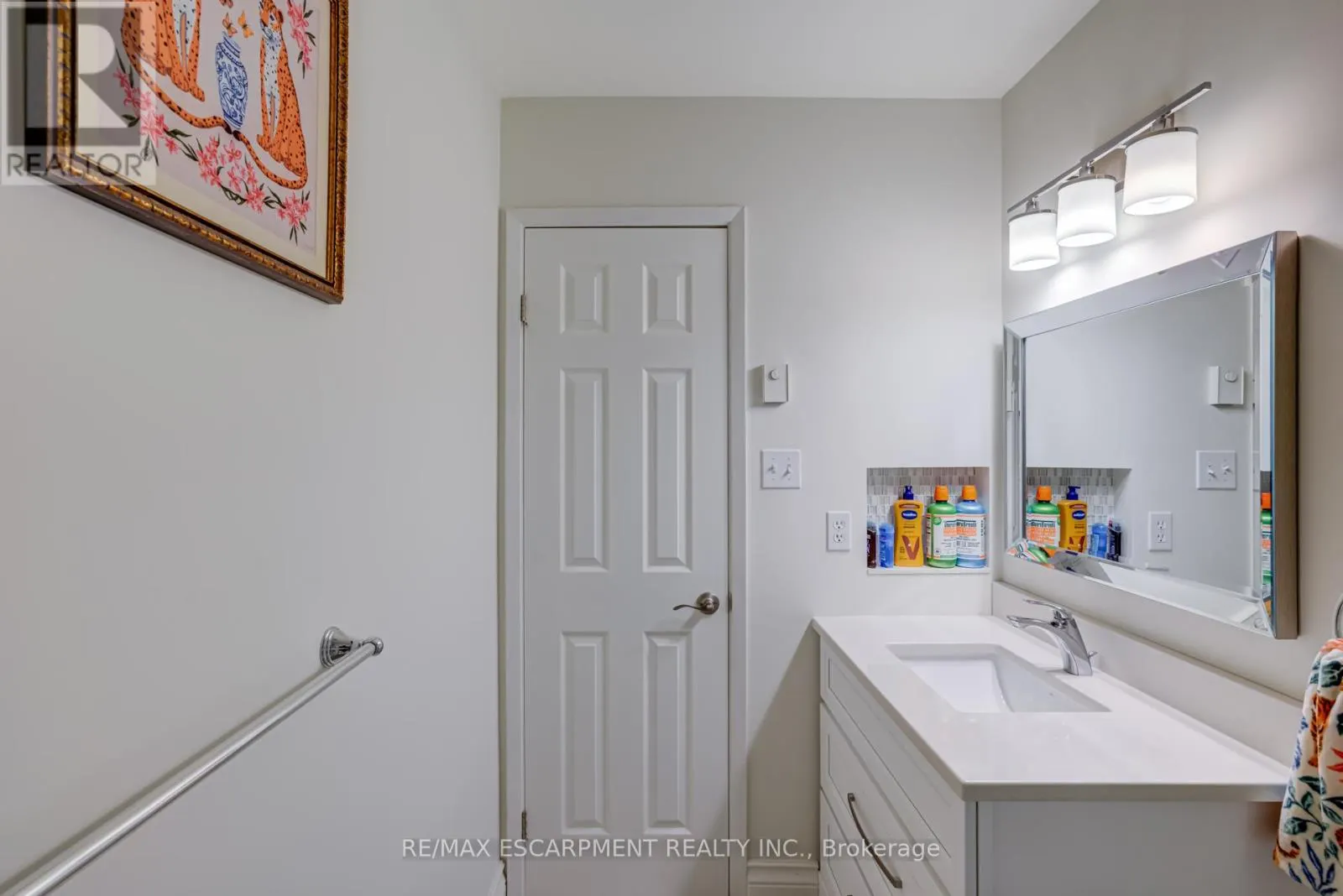 5 - 1560 KERNS ROAD