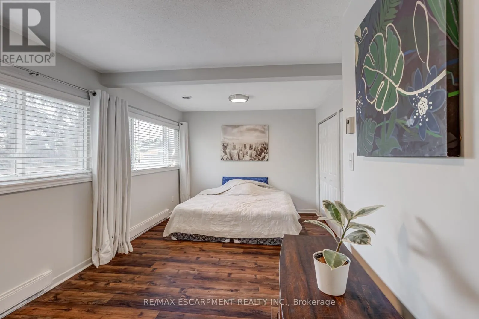 5 - 1560 KERNS ROAD