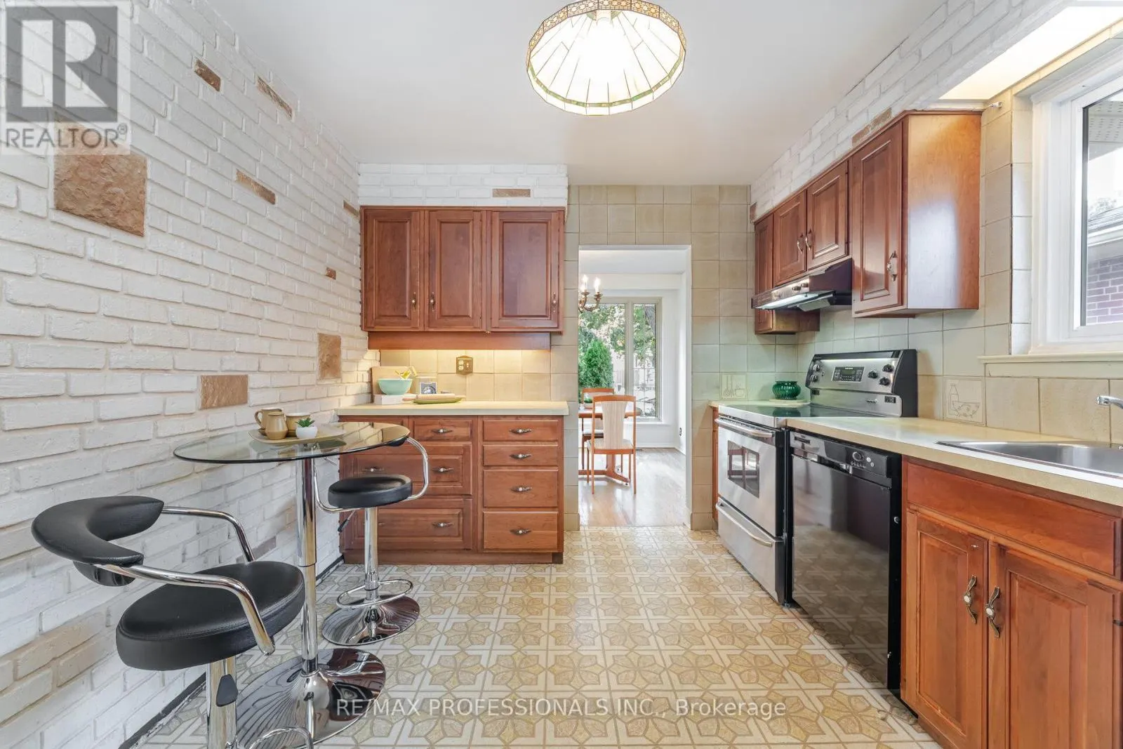 6 TAPLEY DRIVE