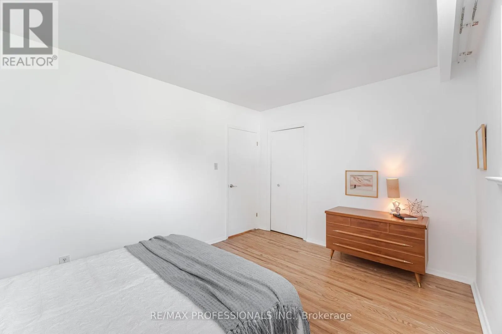 6 TAPLEY DRIVE