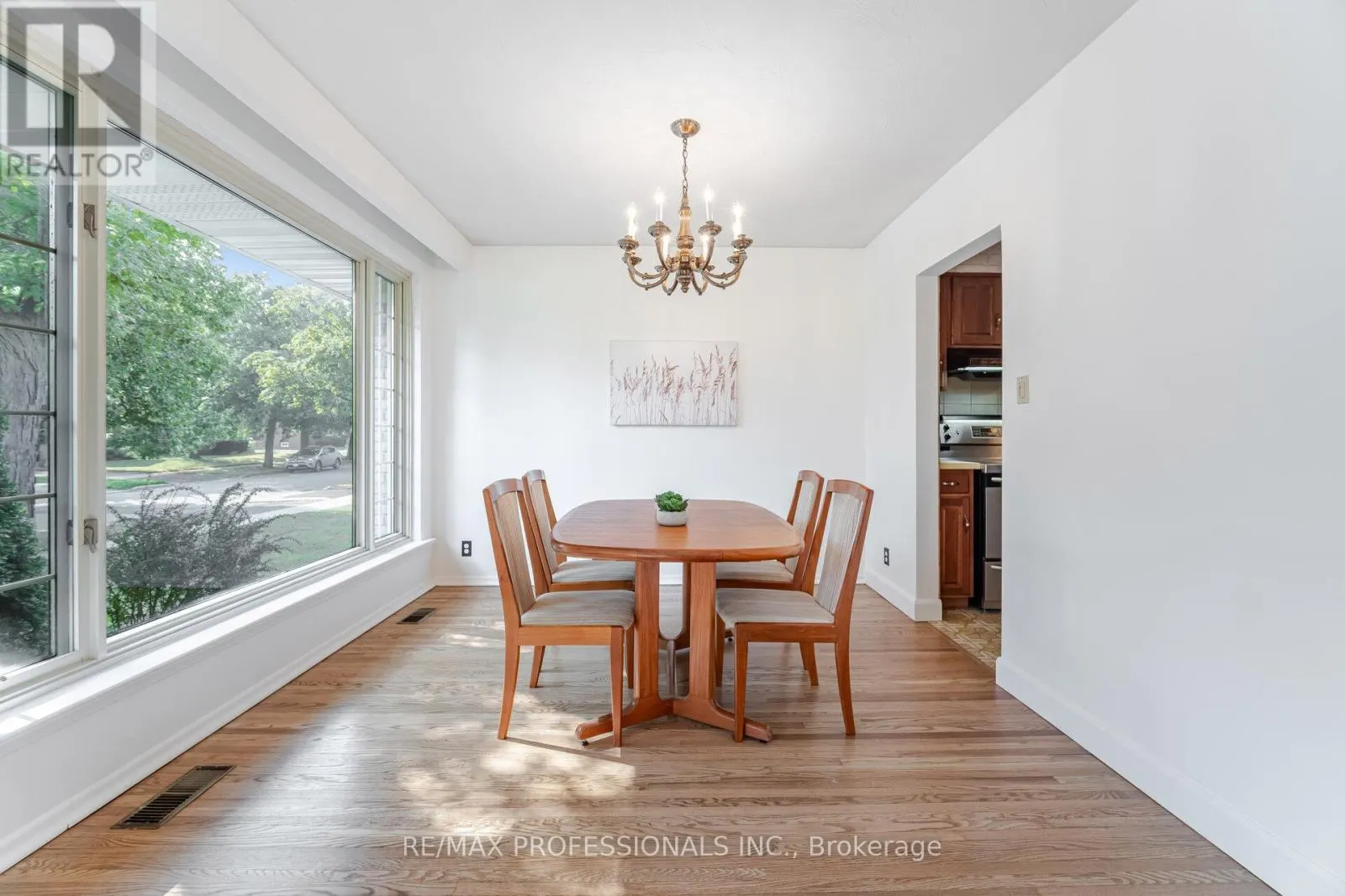 6 TAPLEY DRIVE