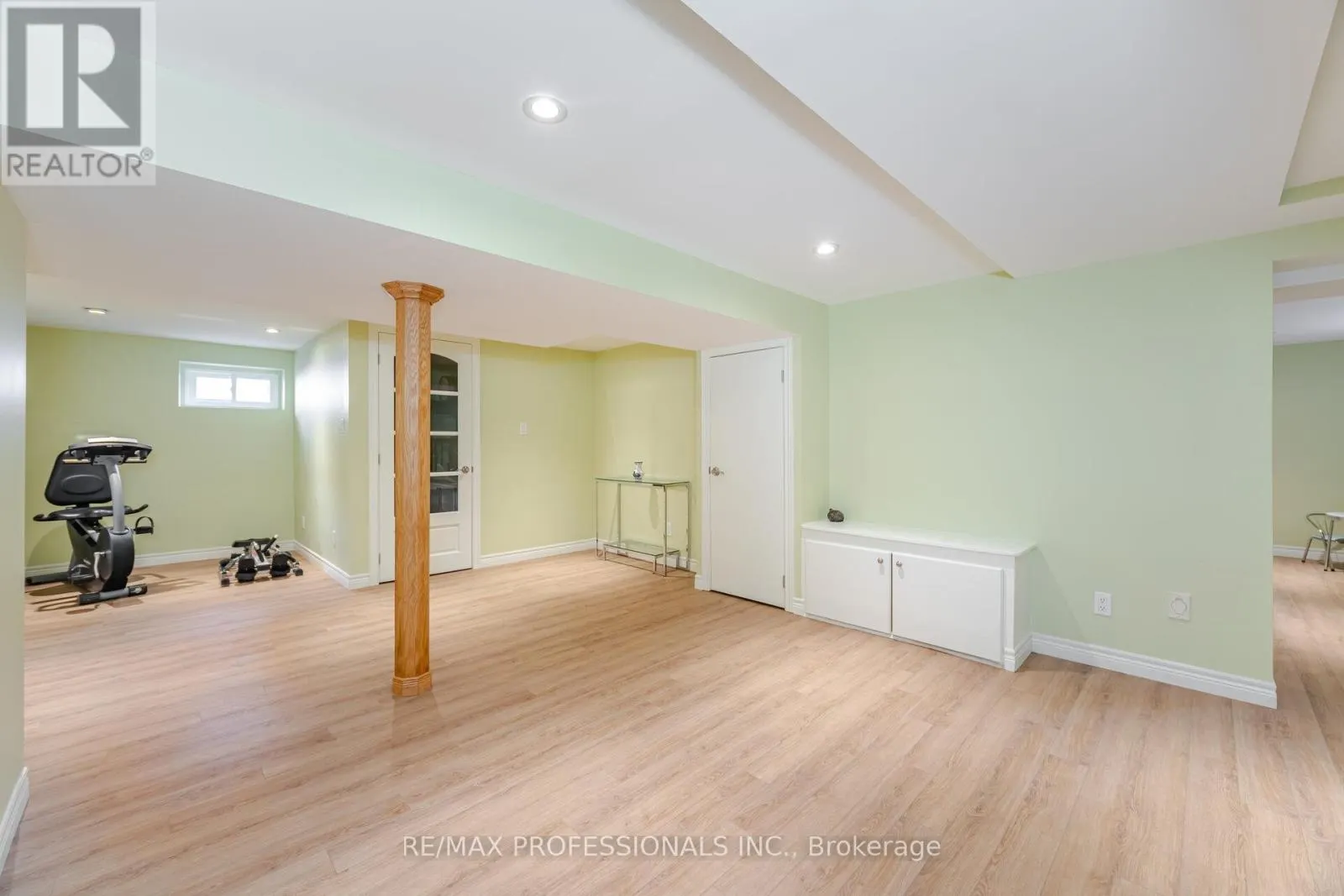 6 TAPLEY DRIVE