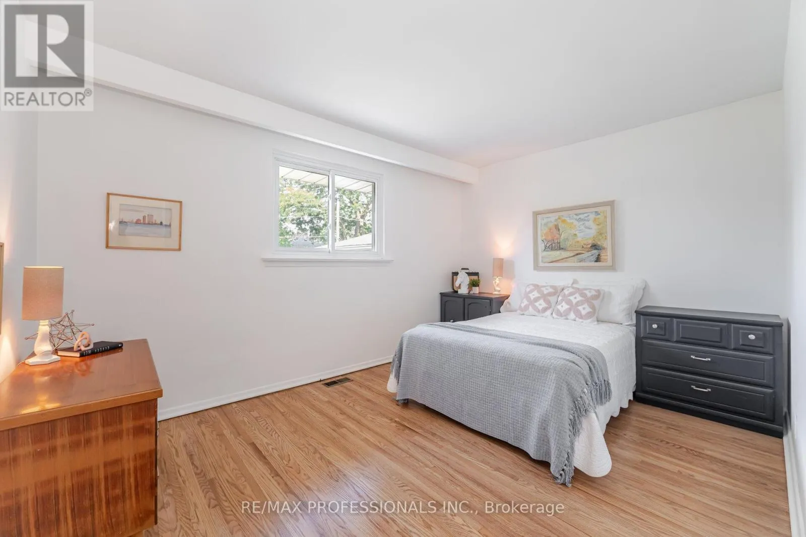 6 TAPLEY DRIVE