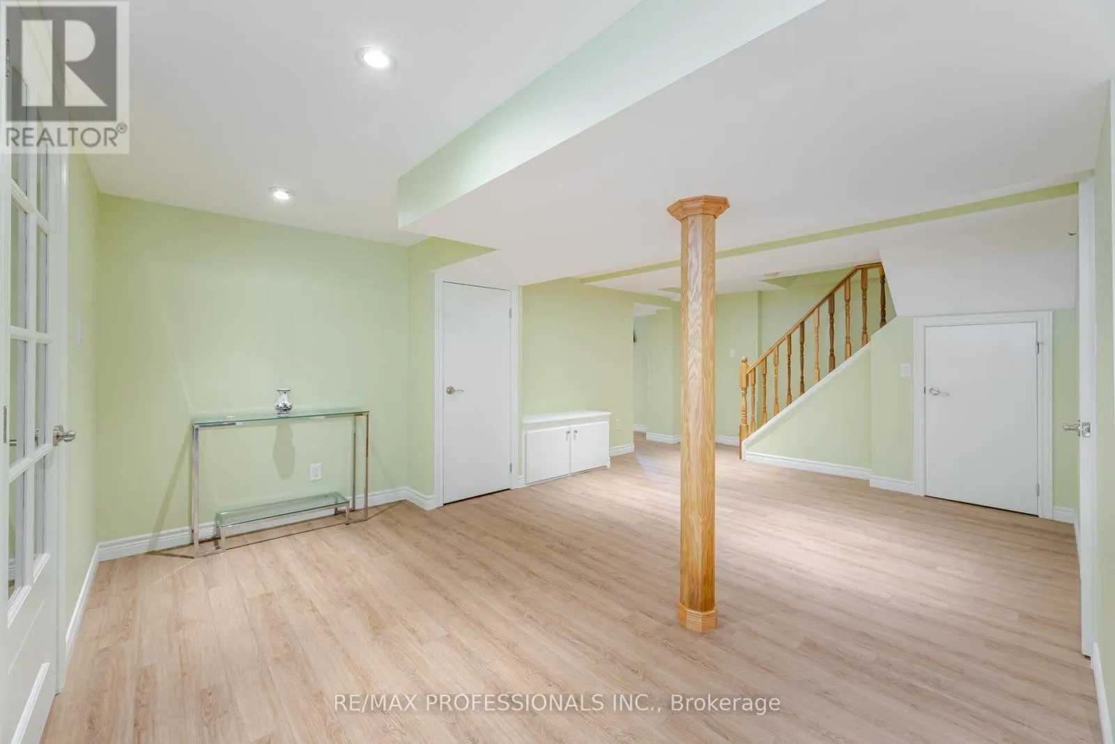 6 TAPLEY DRIVE