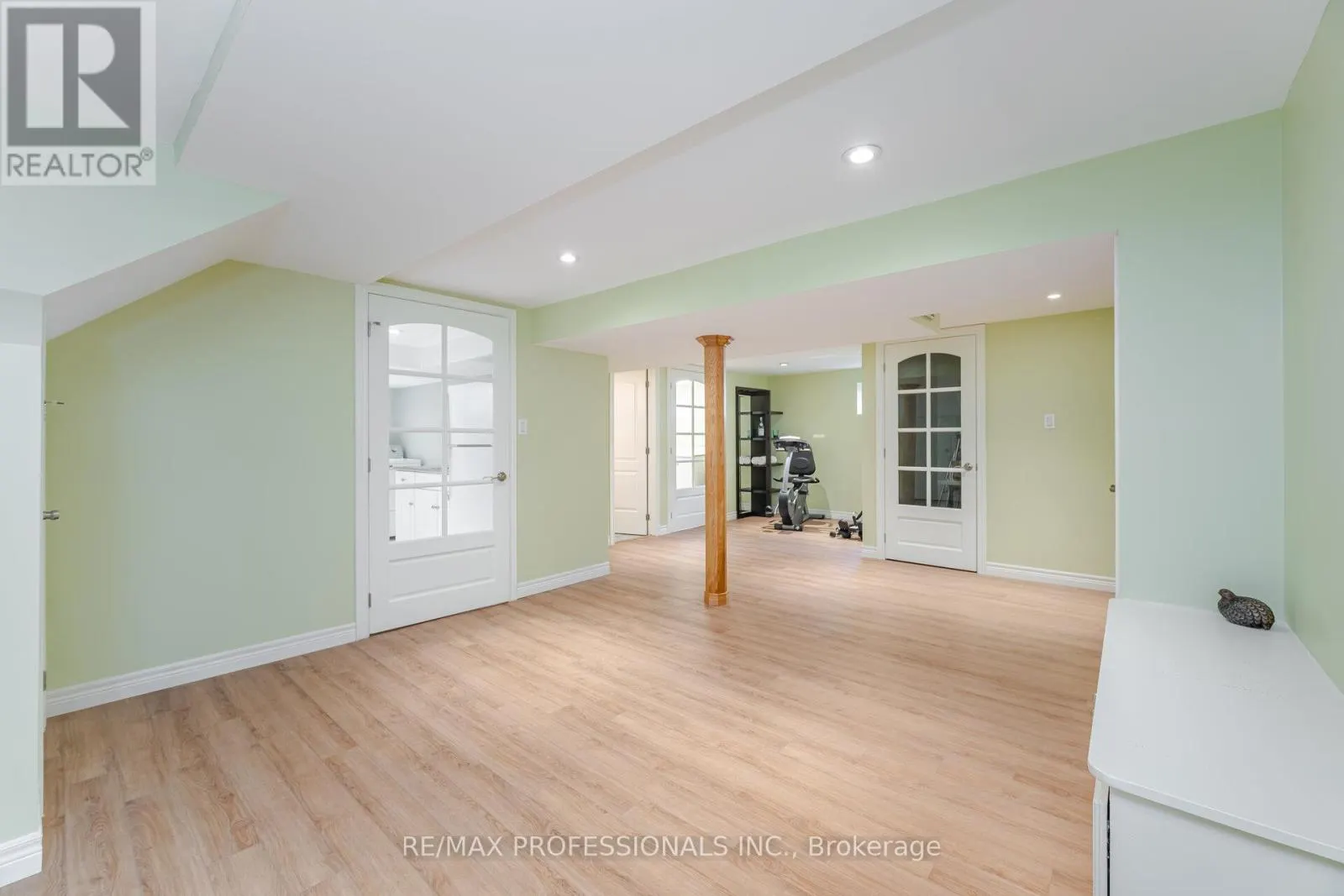 6 TAPLEY DRIVE