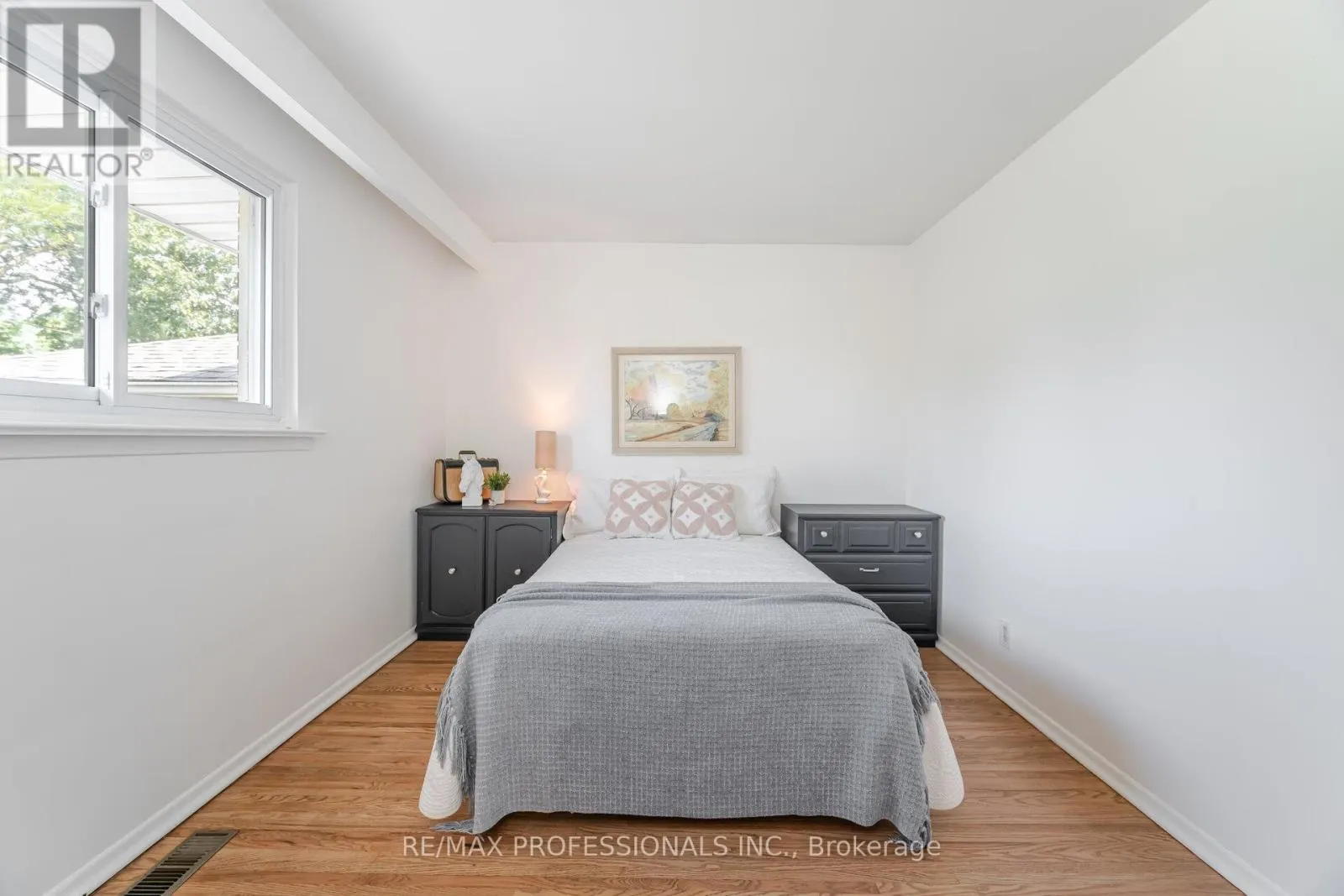 6 TAPLEY DRIVE