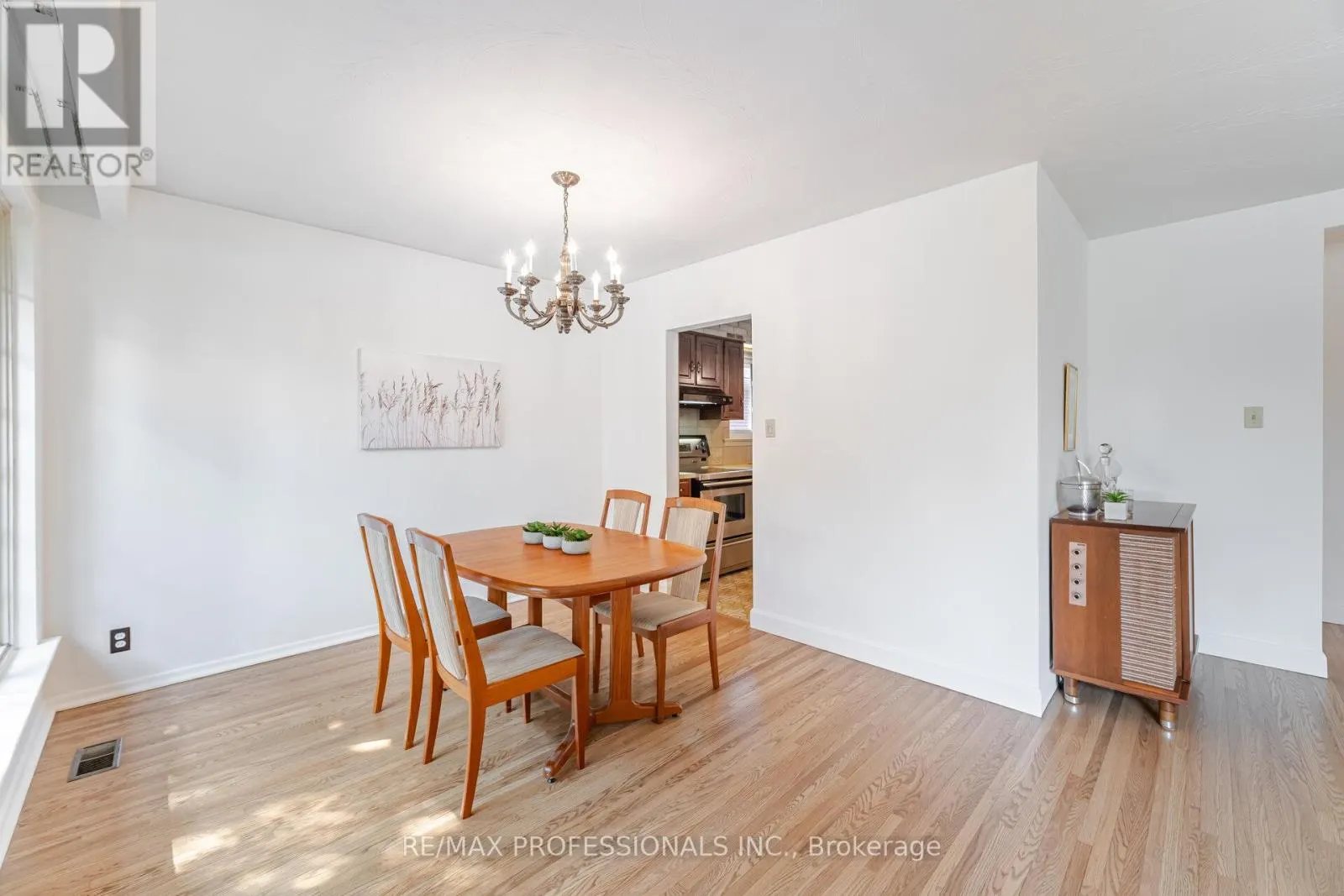 6 TAPLEY DRIVE