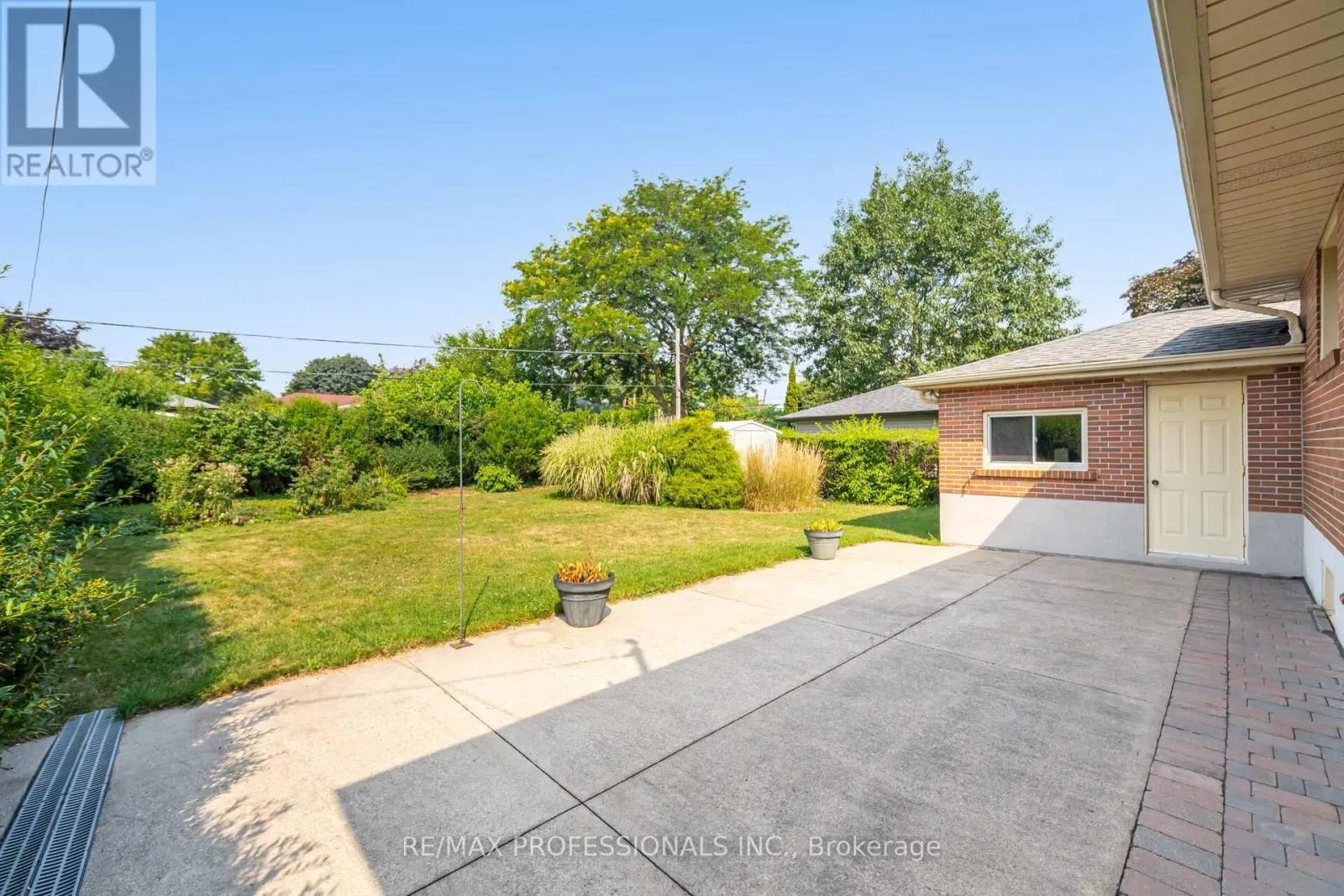 6 TAPLEY DRIVE