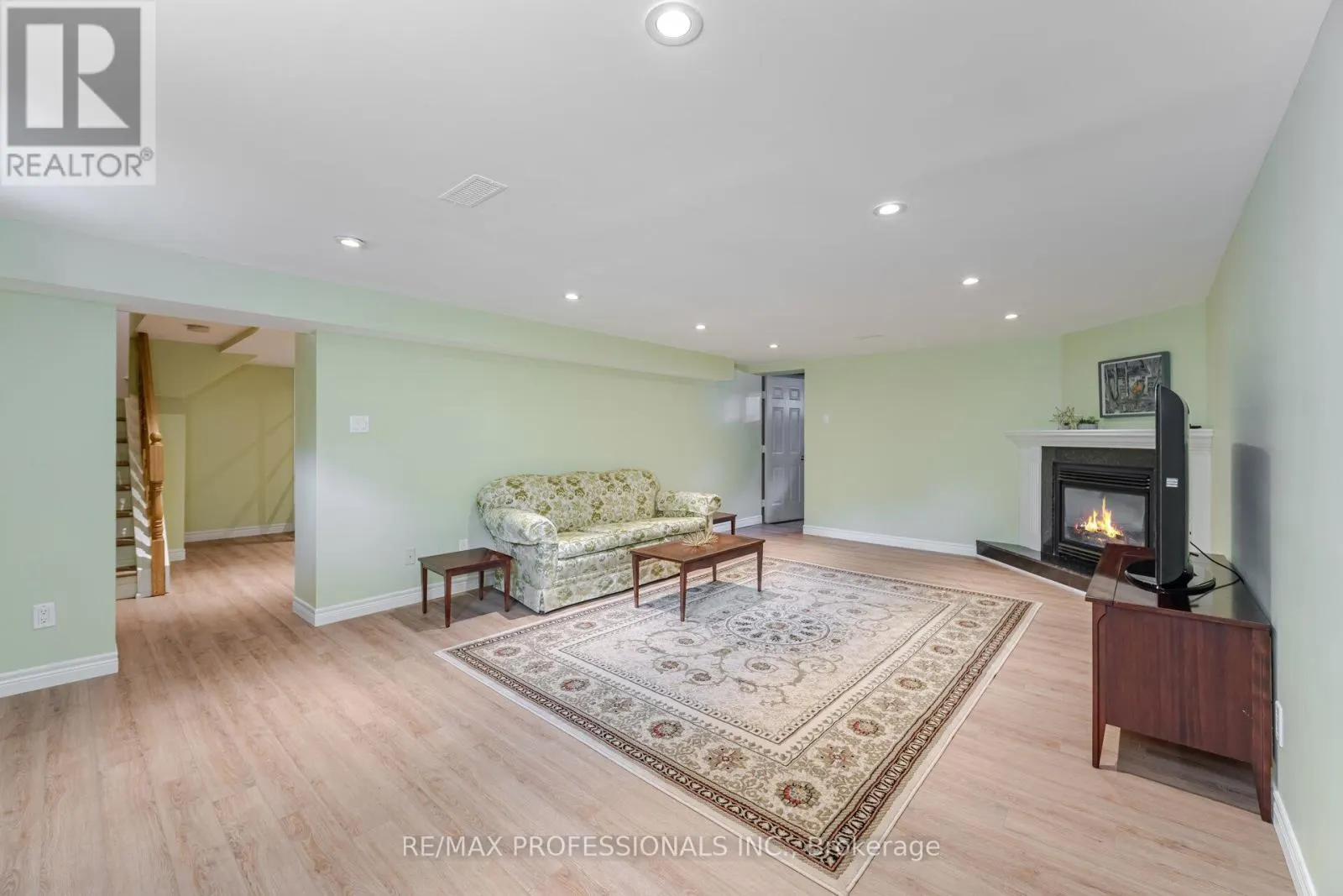 6 TAPLEY DRIVE