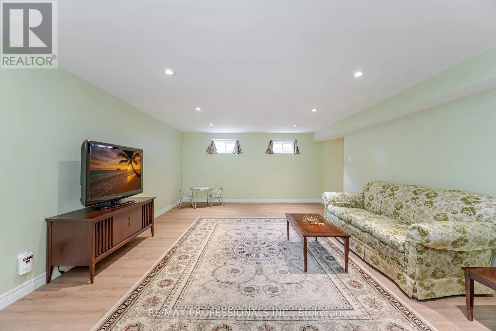 6 TAPLEY DRIVE