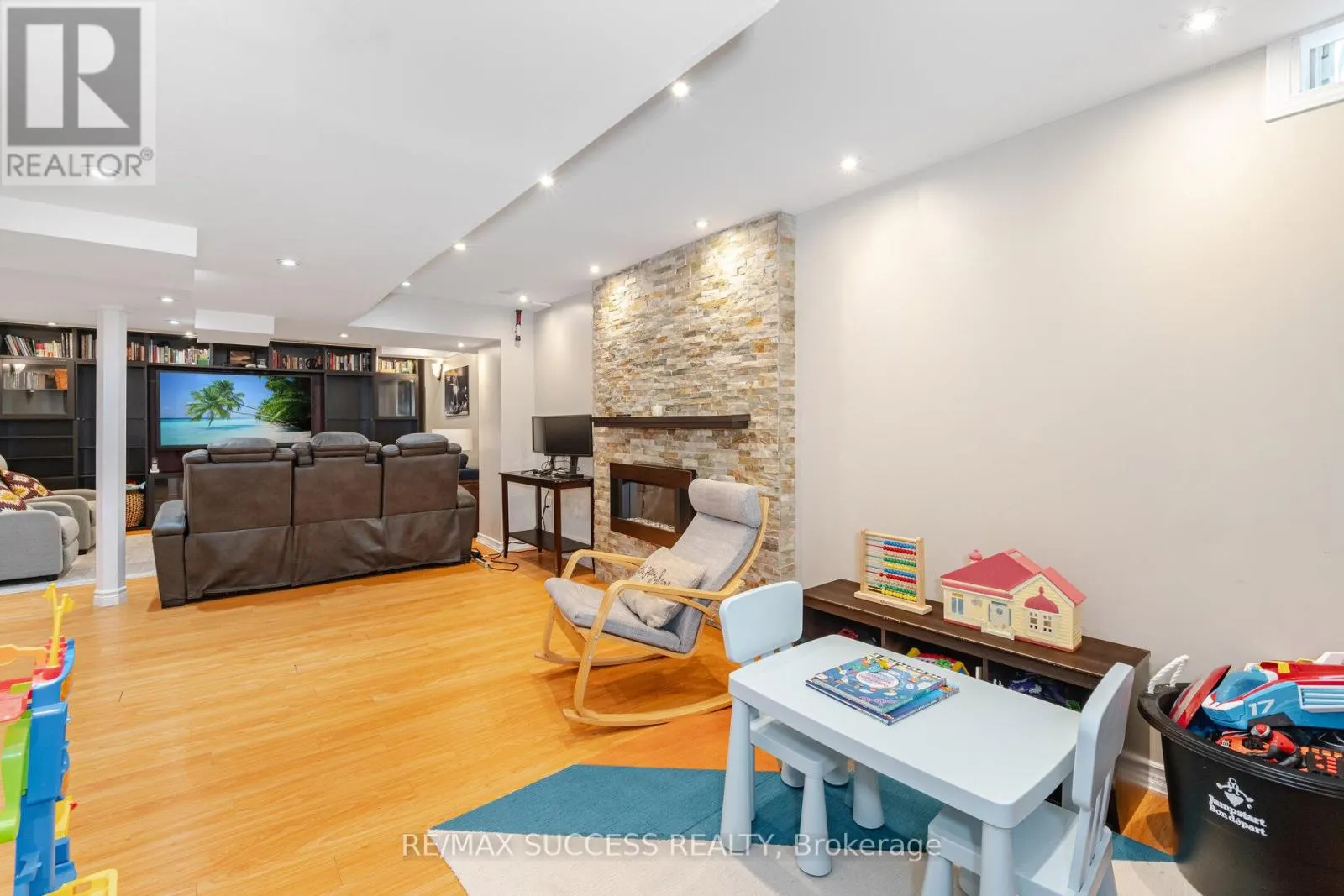 19 SAWSTON CIRCLE