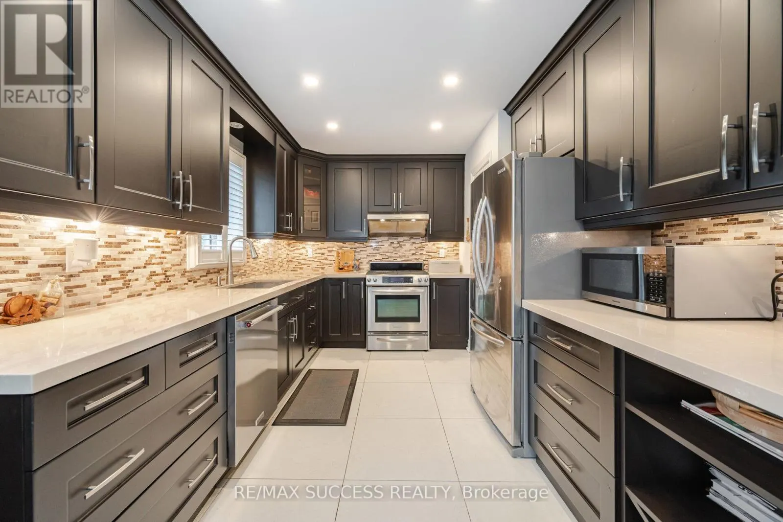 19 SAWSTON CIRCLE