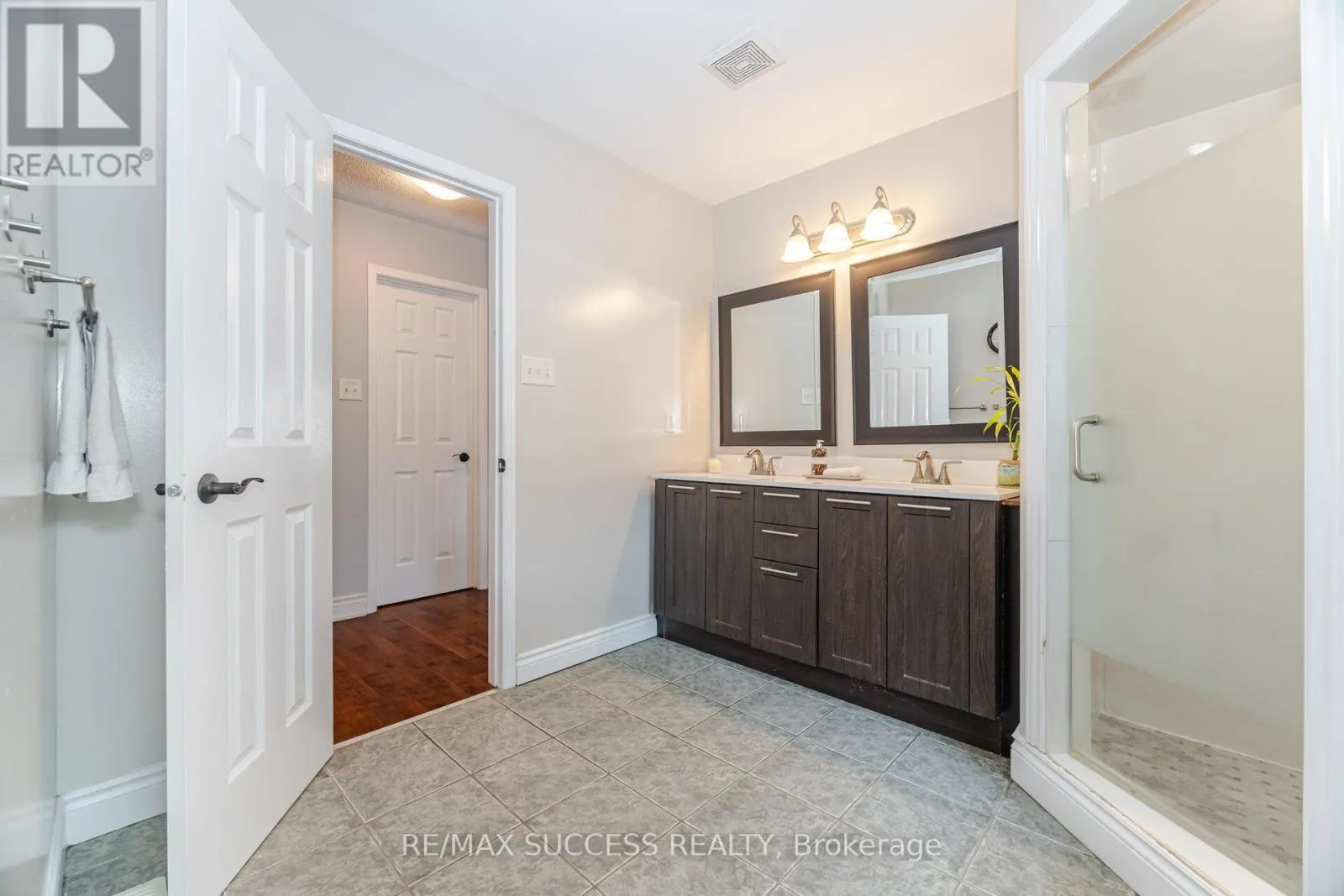 19 SAWSTON CIRCLE