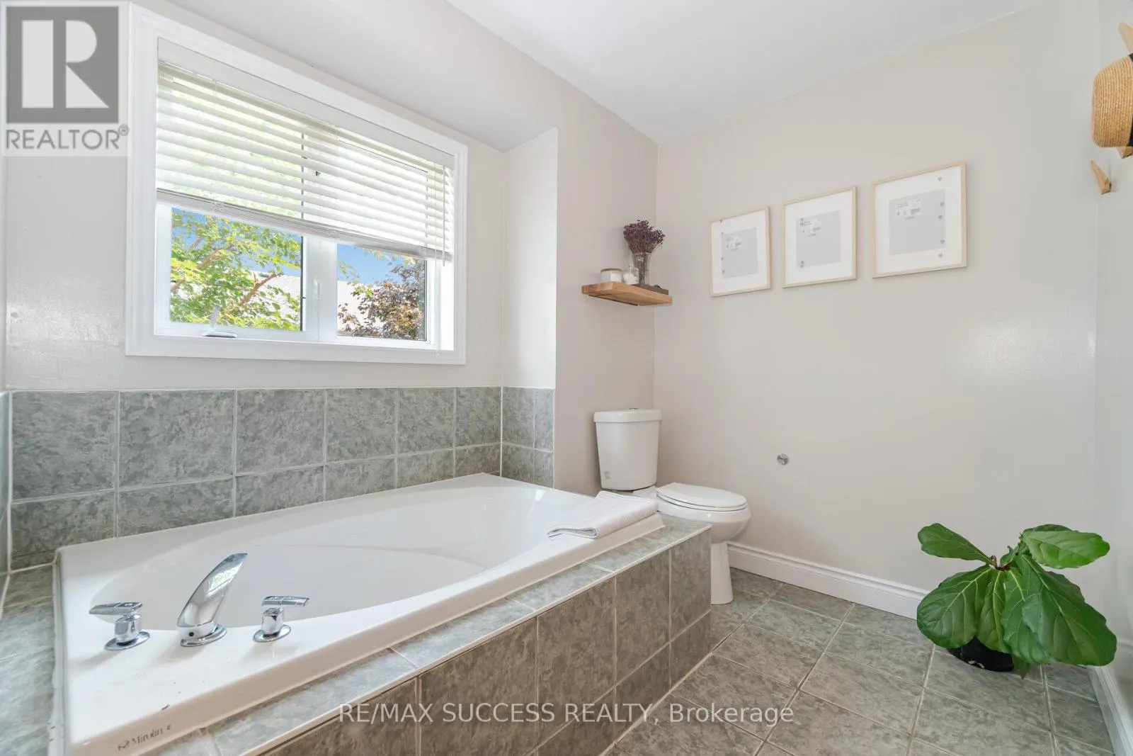 19 SAWSTON CIRCLE
