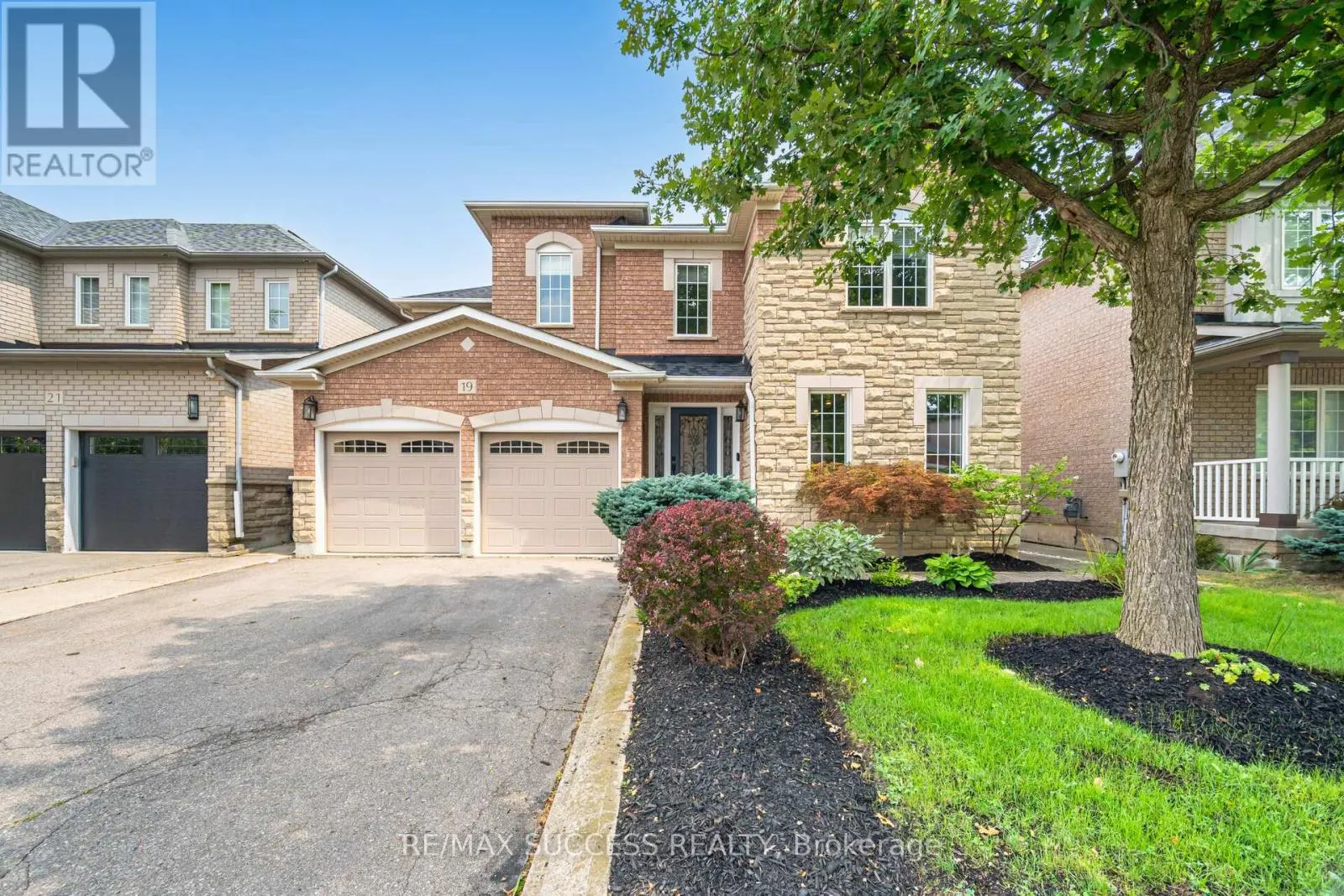 19 SAWSTON CIRCLE