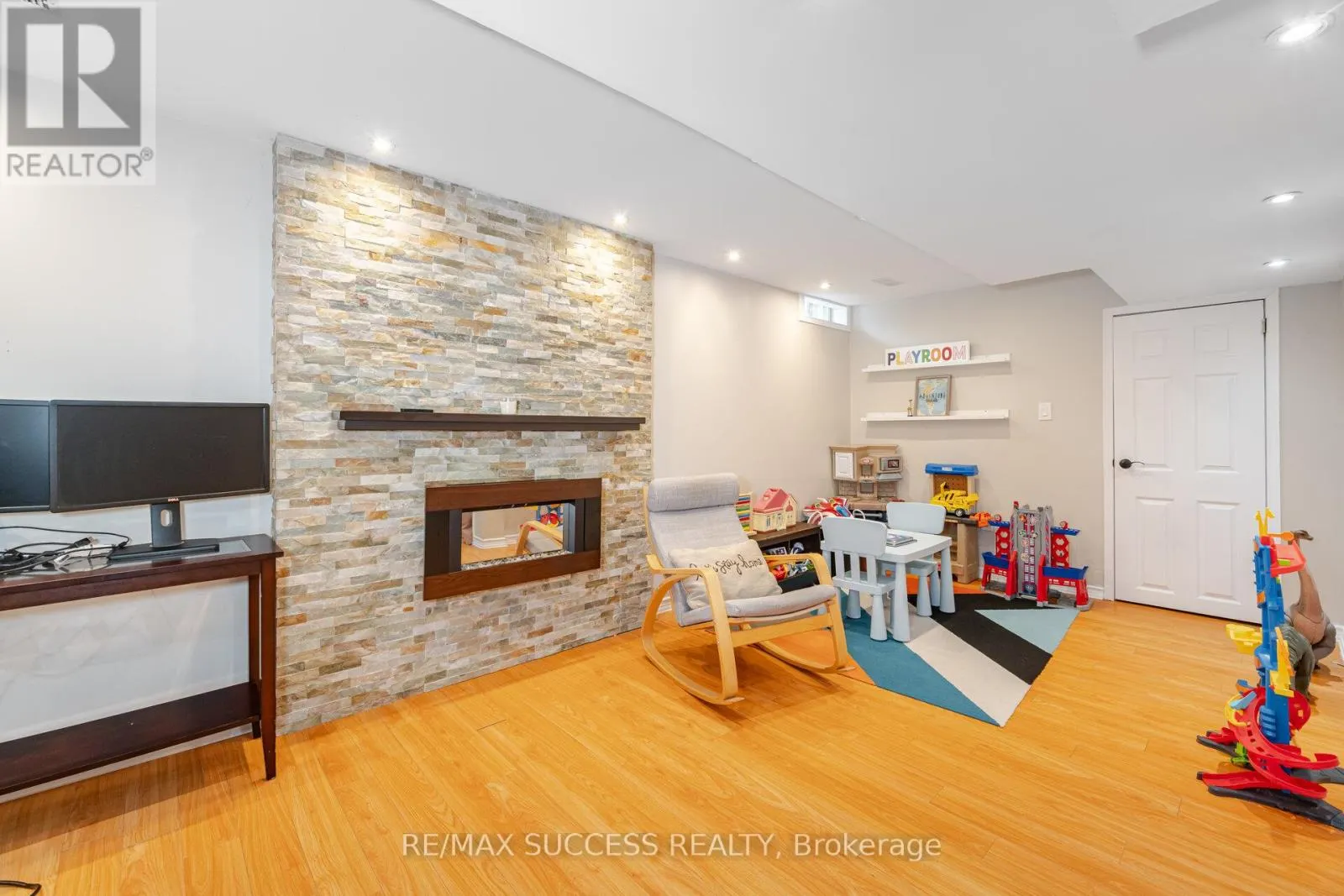 19 SAWSTON CIRCLE