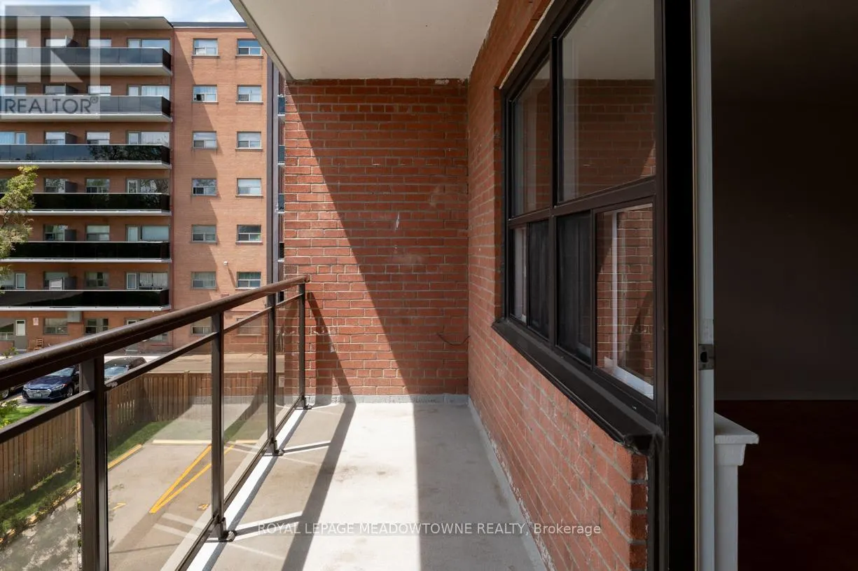 405 - 1017 SENECA AVENUE