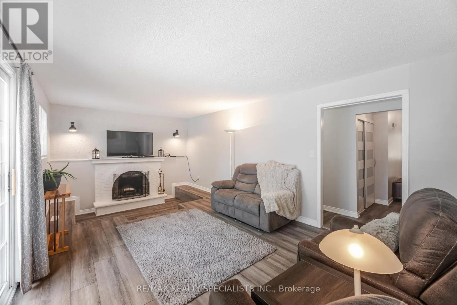 325 KINGSVIEW DRIVE