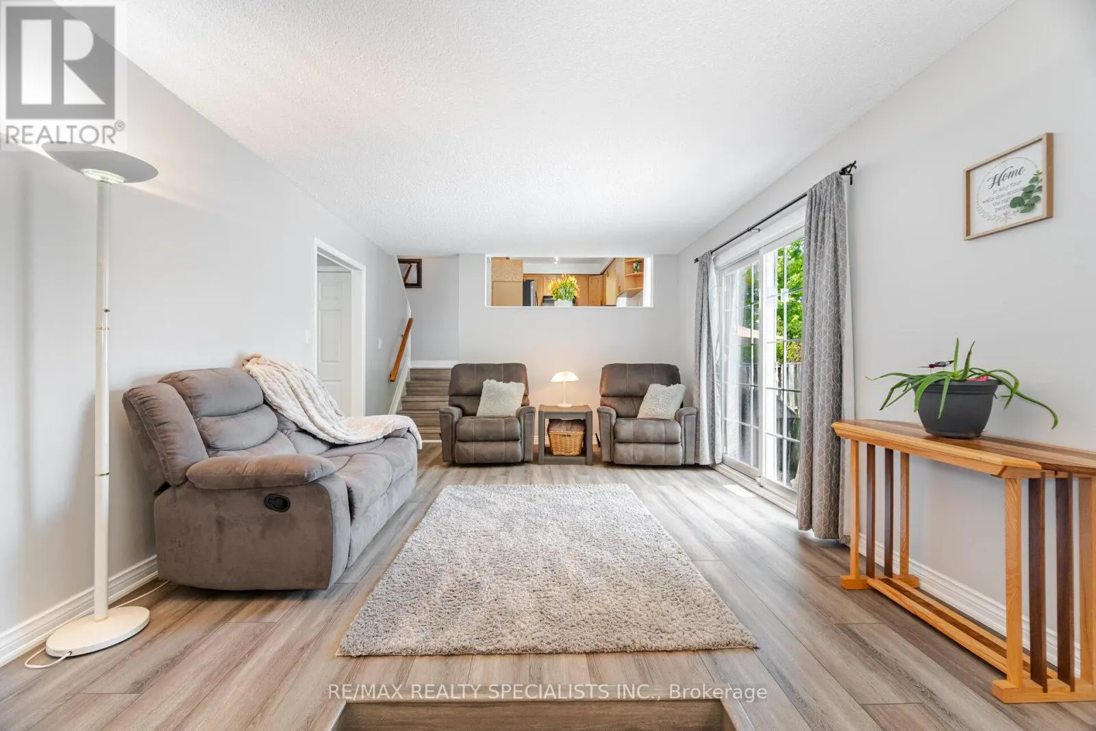 325 KINGSVIEW DRIVE