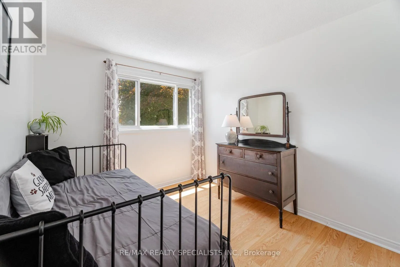 325 KINGSVIEW DRIVE