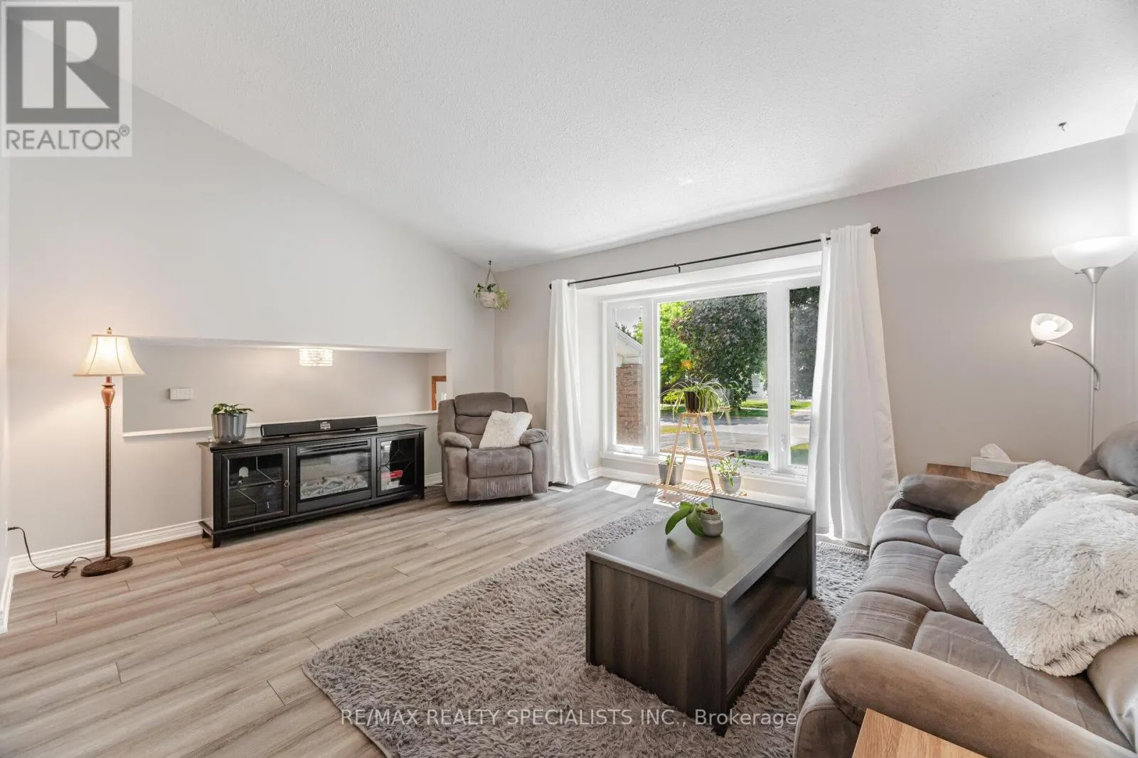 325 KINGSVIEW DRIVE