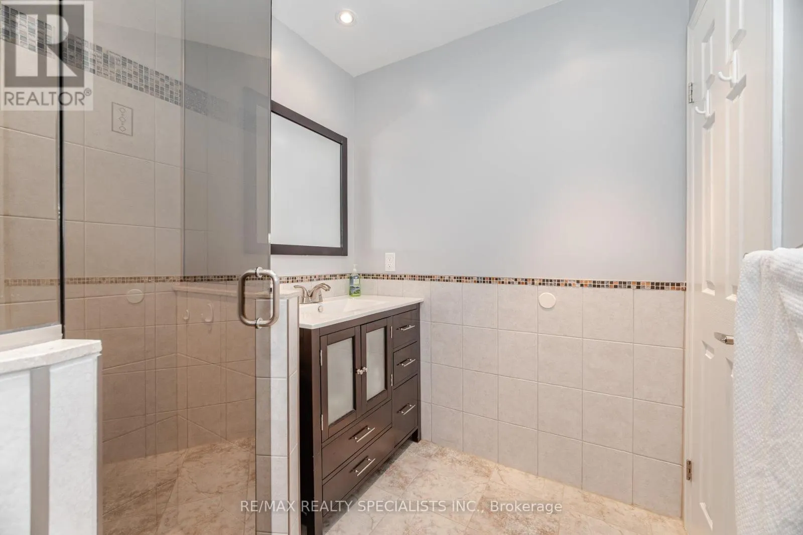 325 KINGSVIEW DRIVE