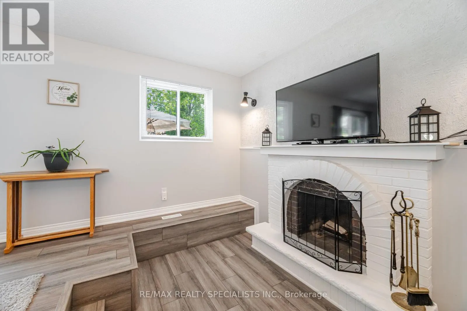 325 KINGSVIEW DRIVE