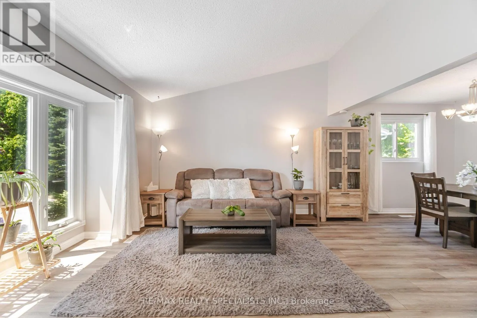 325 KINGSVIEW DRIVE
