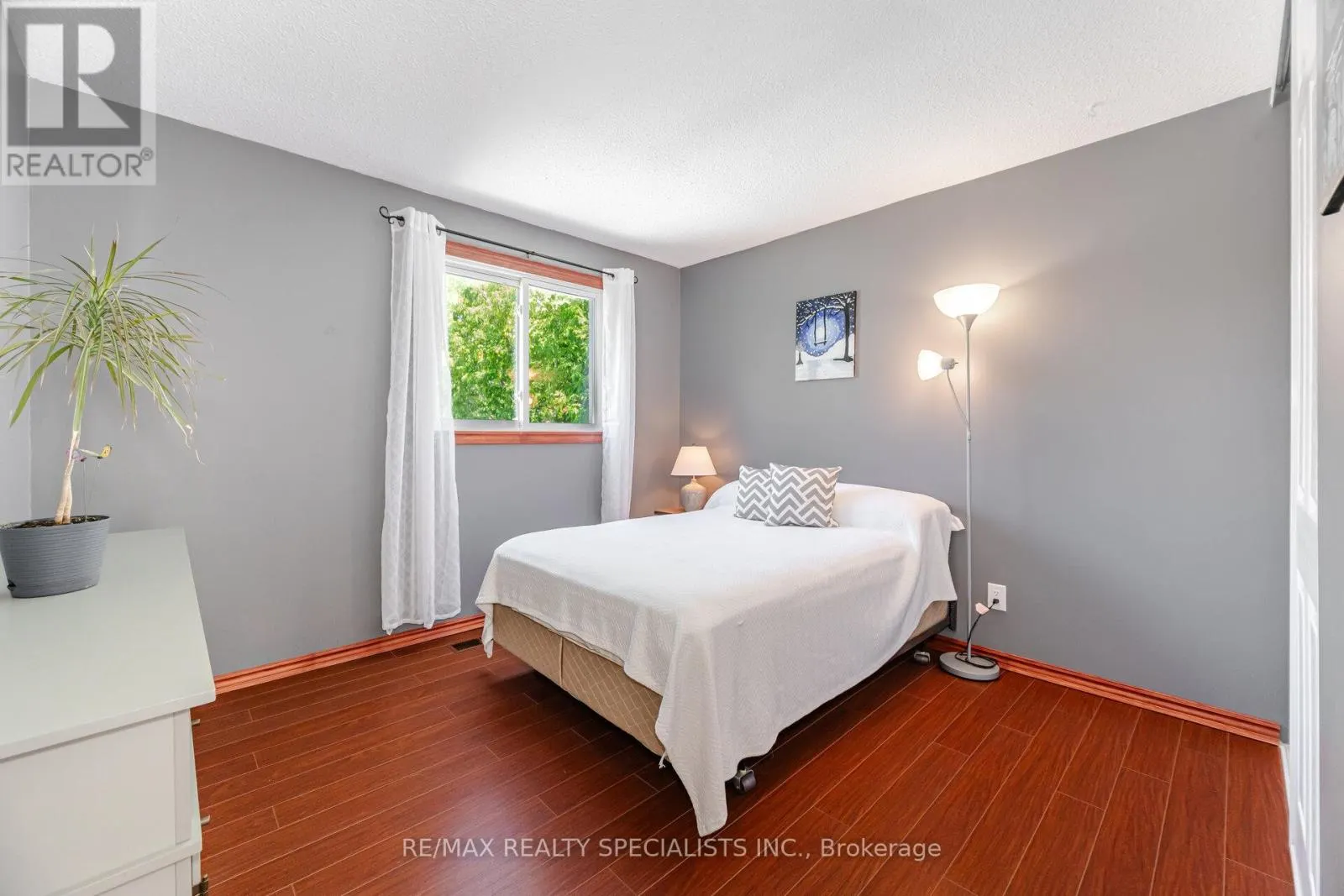 325 KINGSVIEW DRIVE