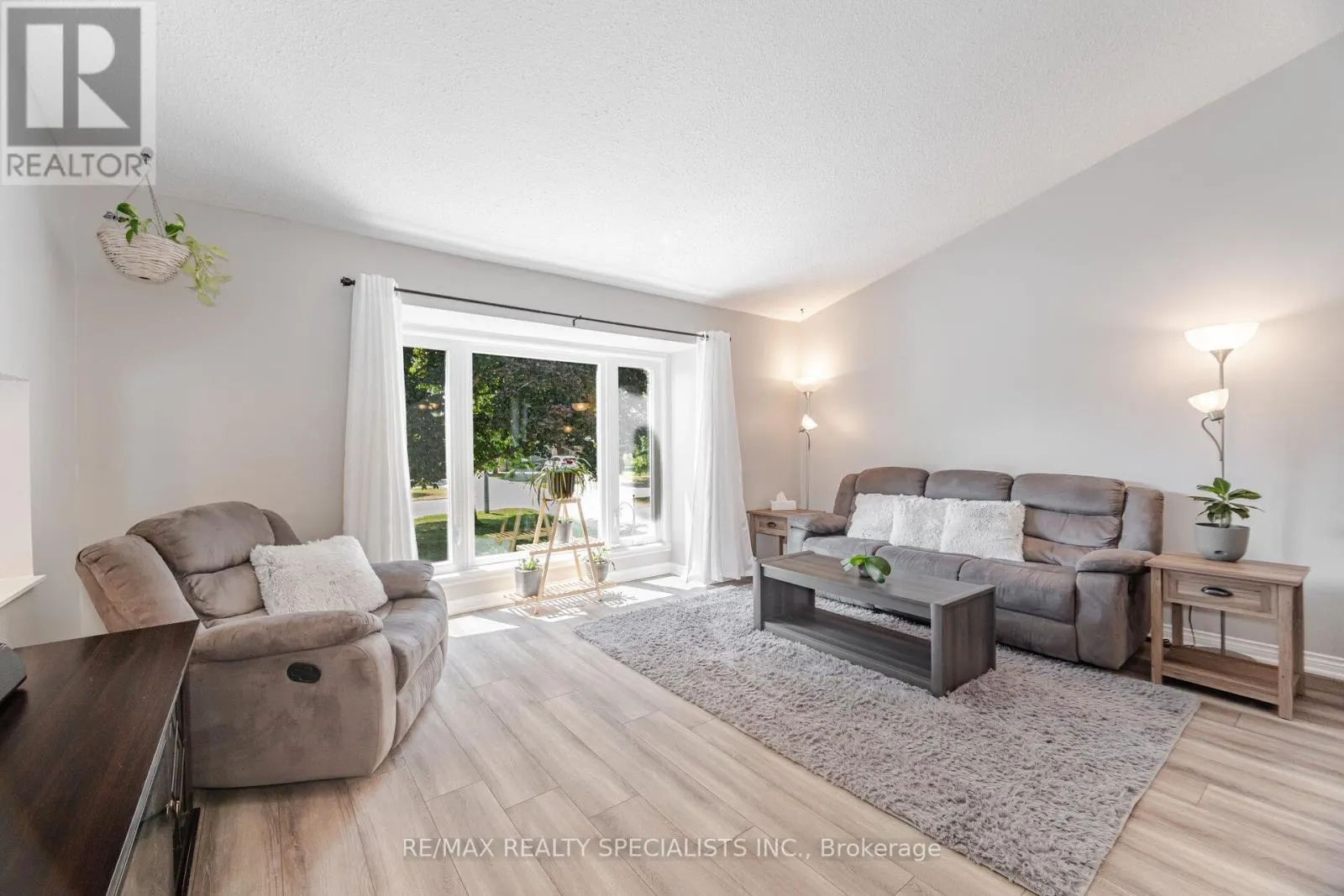 325 KINGSVIEW DRIVE