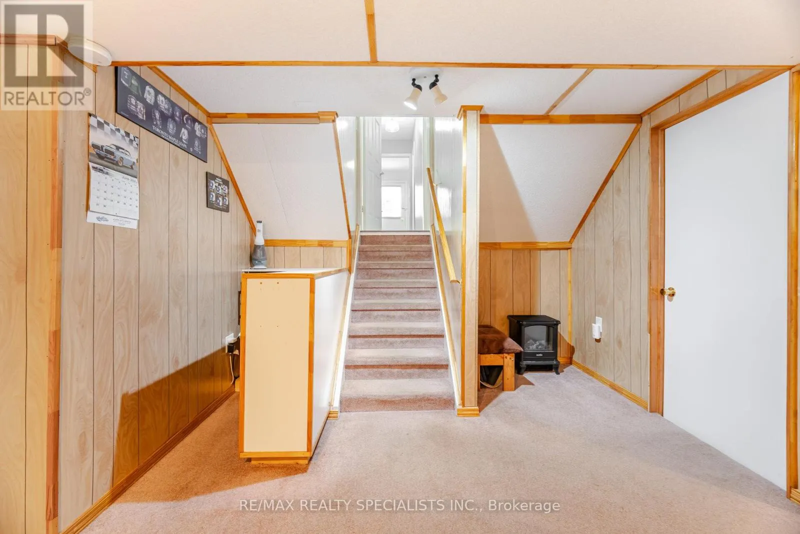 325 KINGSVIEW DRIVE