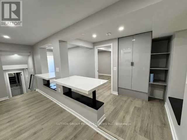 LOWER - 4425 CURIA CRESCENT