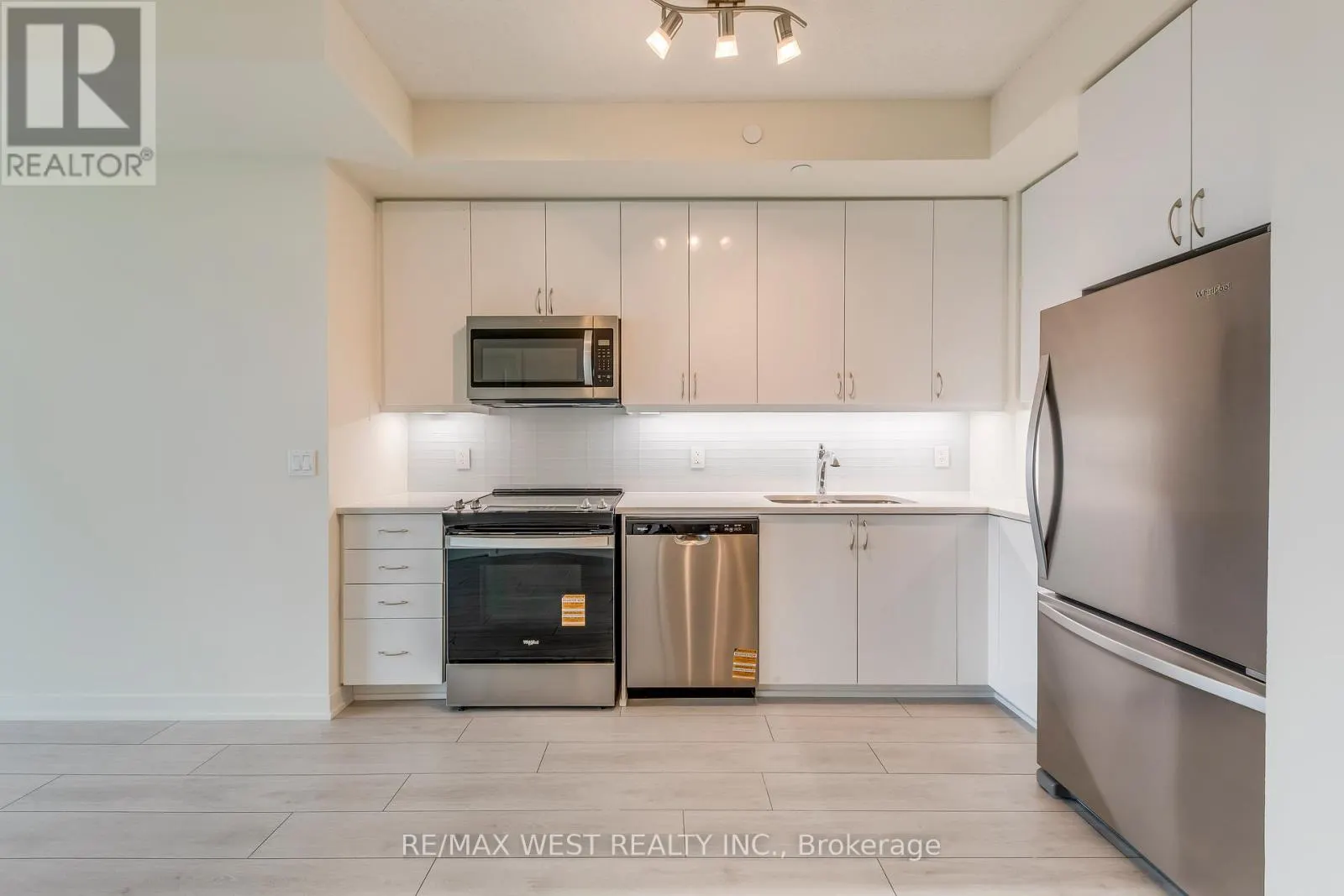 2203 - 38 ANNIE CRAIG DRIVE