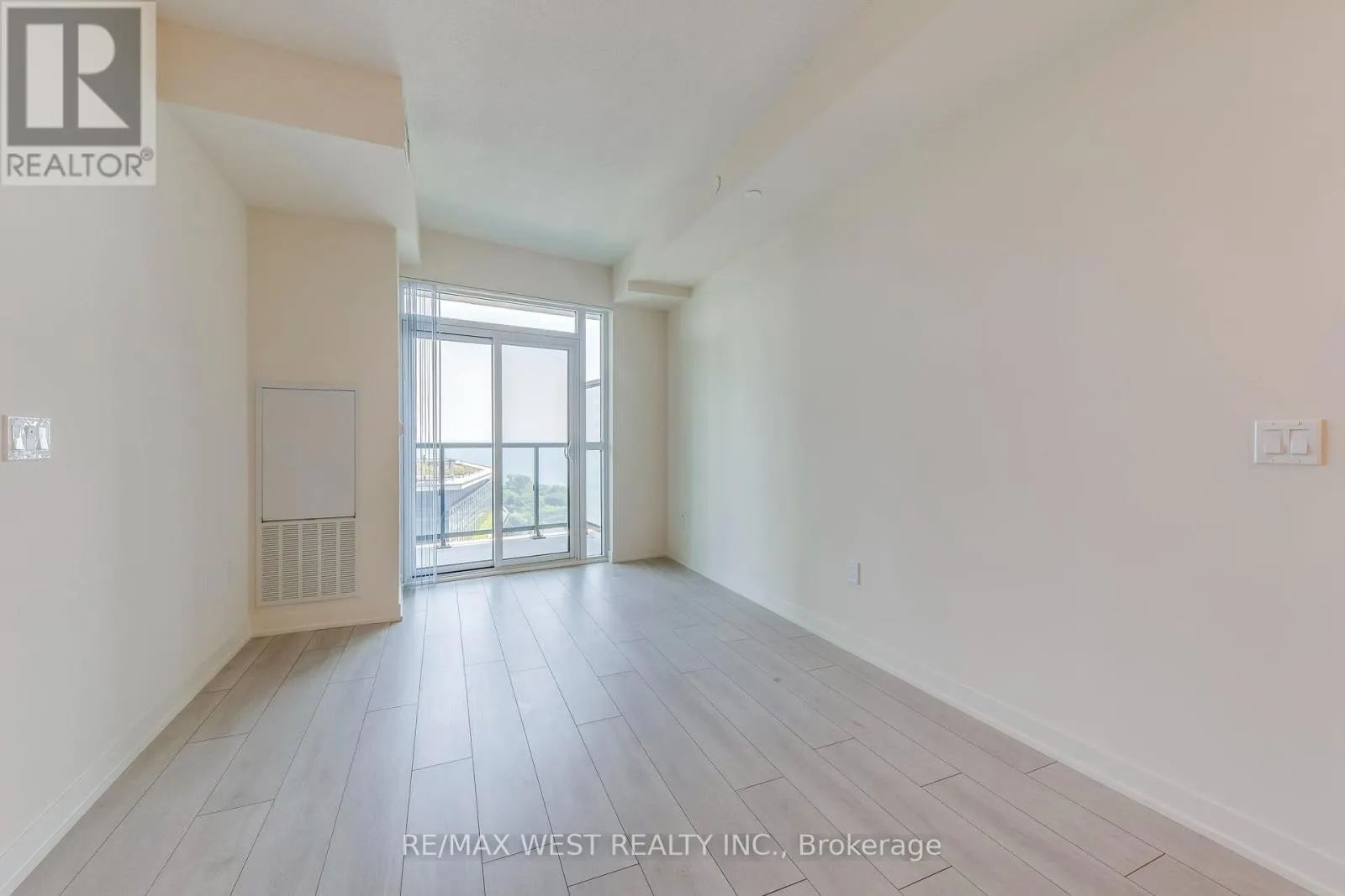 2203 - 38 ANNIE CRAIG DRIVE