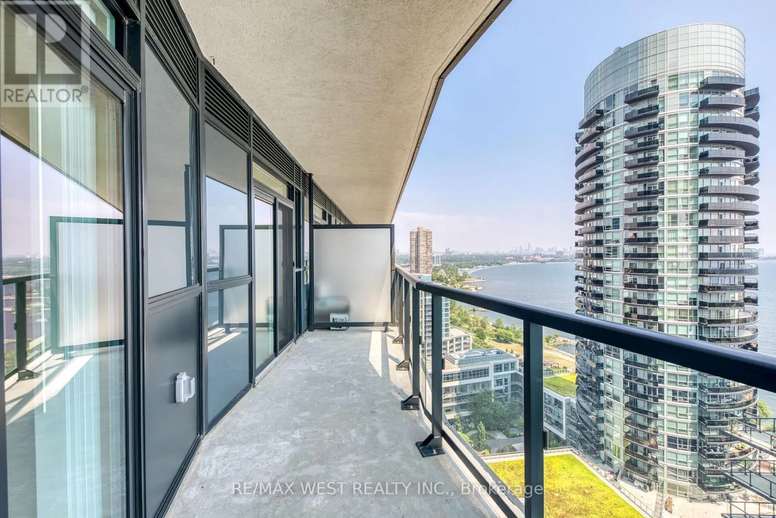 2203 - 38 ANNIE CRAIG DRIVE
