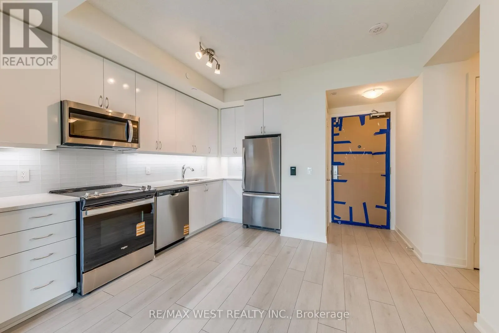 2203 - 38 ANNIE CRAIG DRIVE