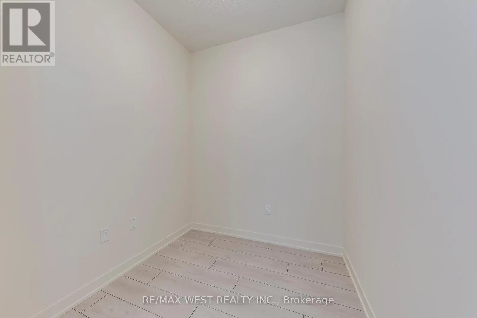 2203 - 38 ANNIE CRAIG DRIVE