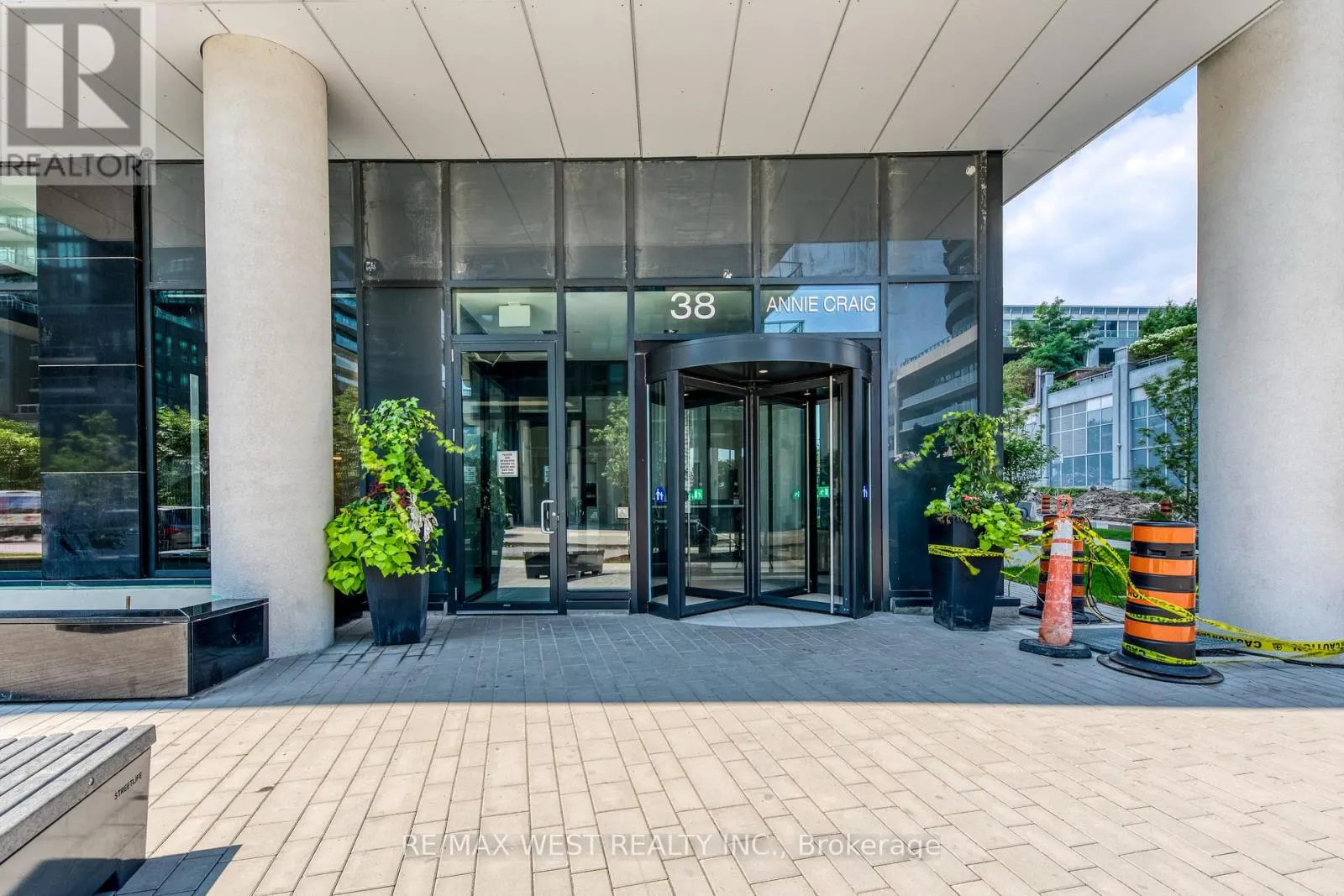 2203 - 38 ANNIE CRAIG DRIVE