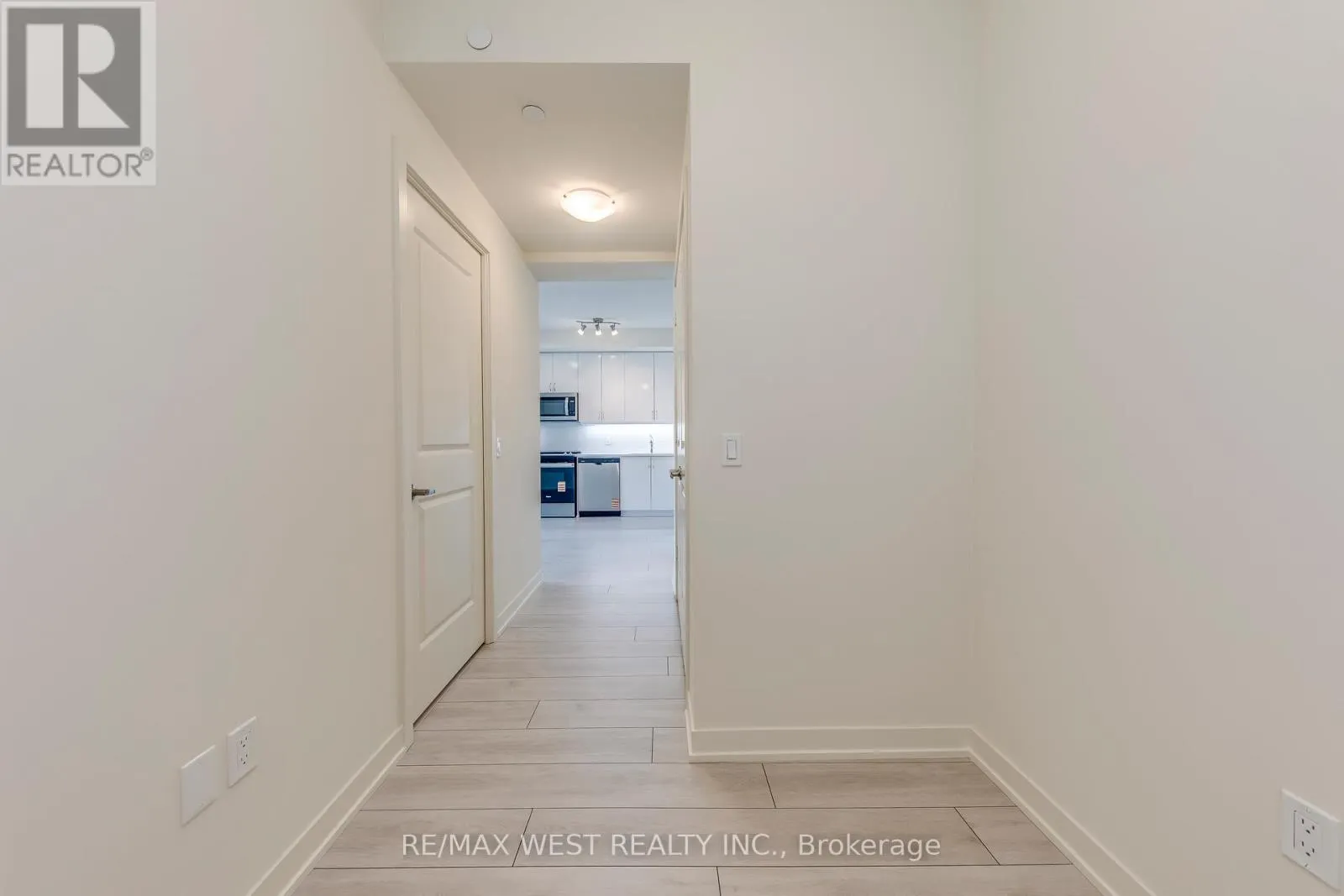 2203 - 38 ANNIE CRAIG DRIVE