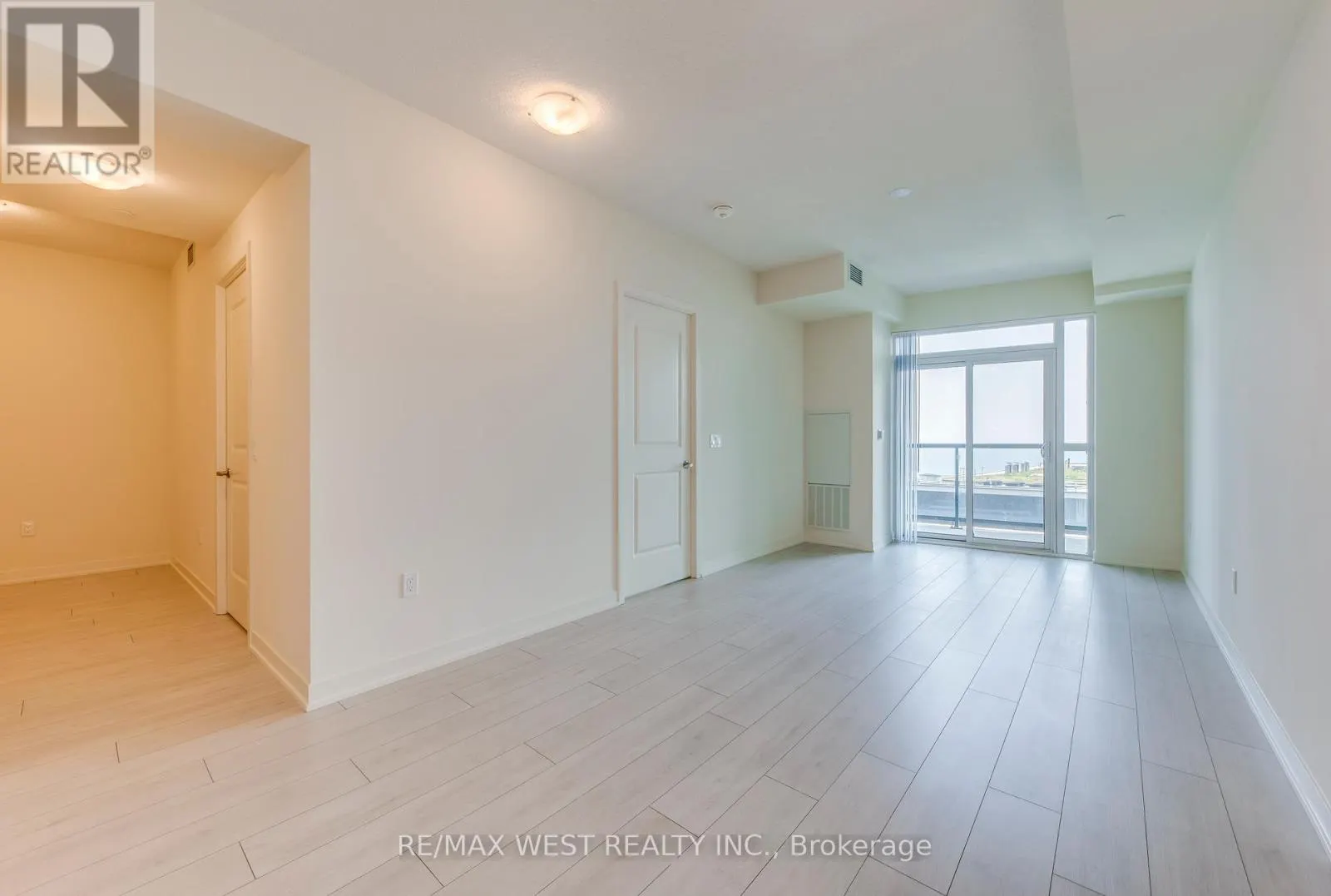 2203 - 38 ANNIE CRAIG DRIVE