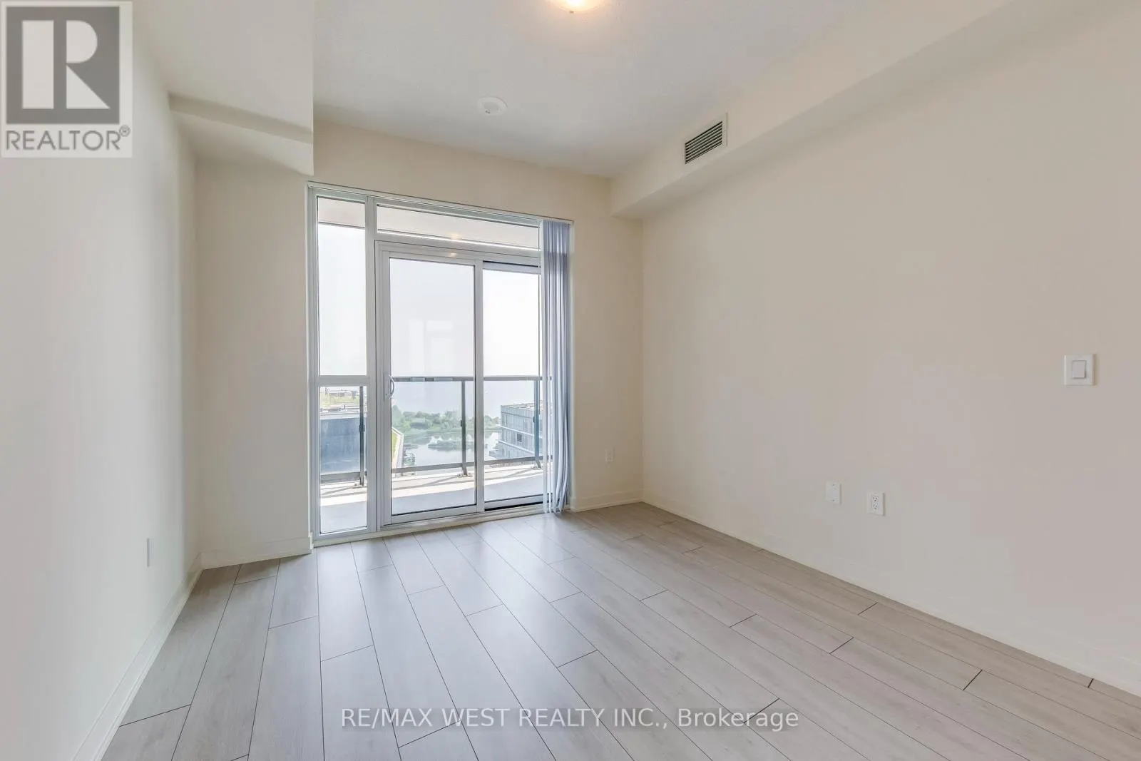 2203 - 38 ANNIE CRAIG DRIVE