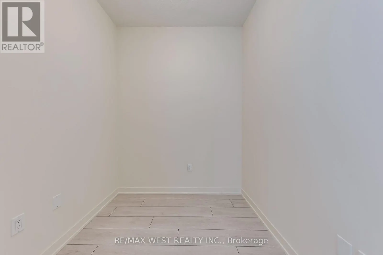 2203 - 38 ANNIE CRAIG DRIVE