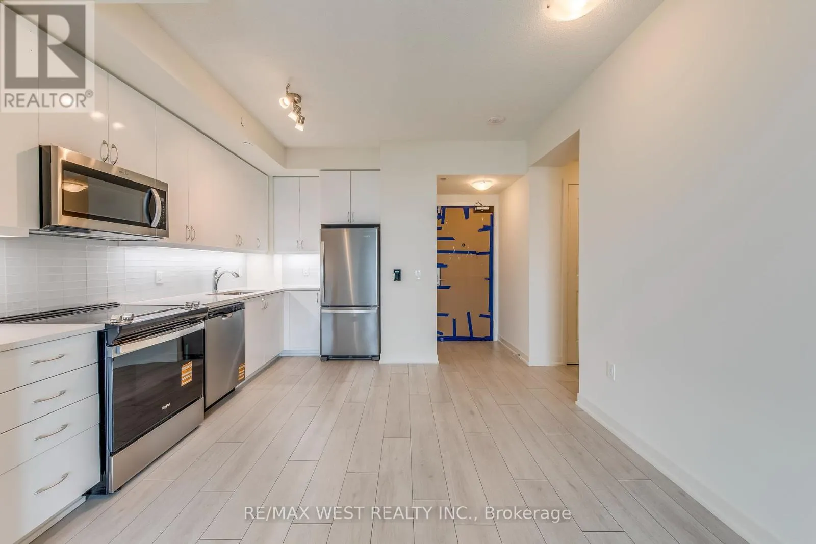 2203 - 38 ANNIE CRAIG DRIVE