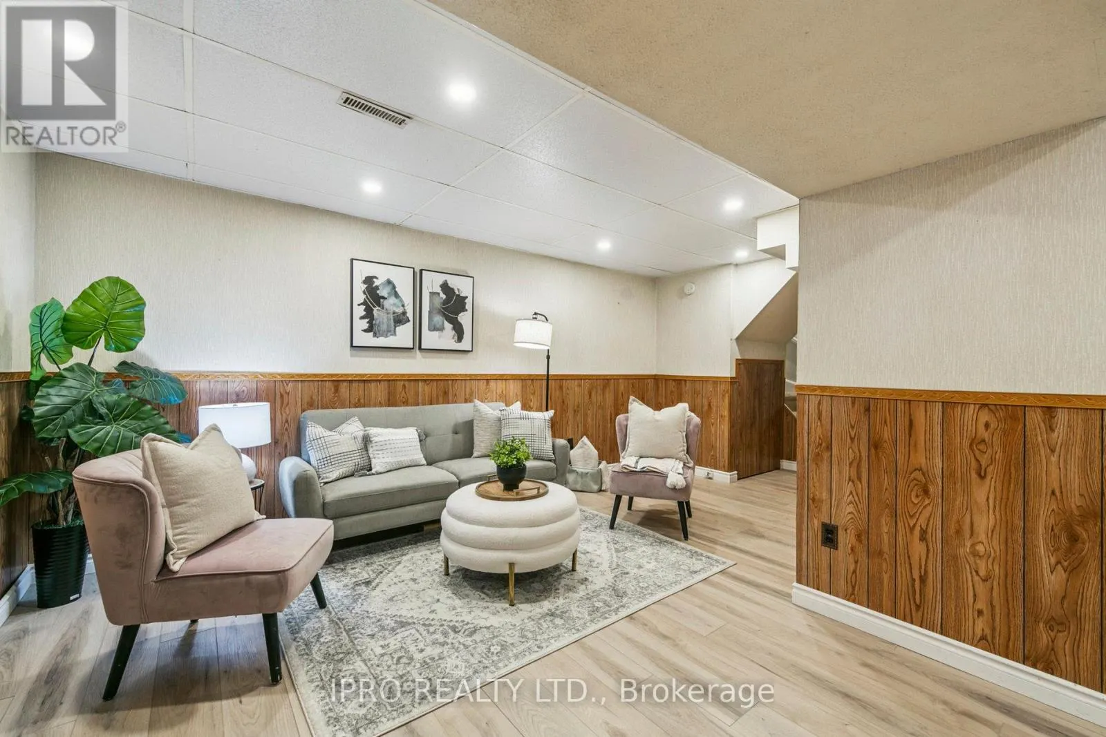 3 - 3455 CAPLAN CRESCENT