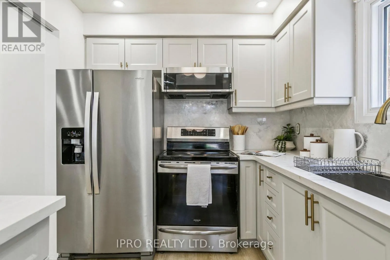 3 - 3455 CAPLAN CRESCENT