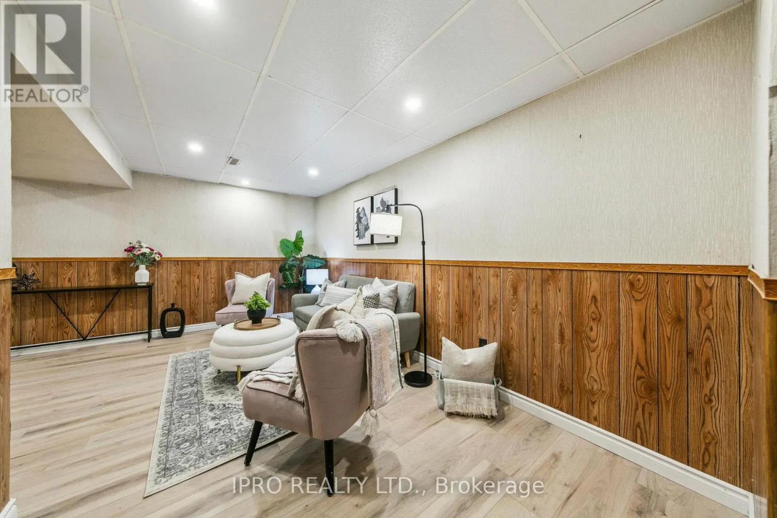 3 - 3455 CAPLAN CRESCENT