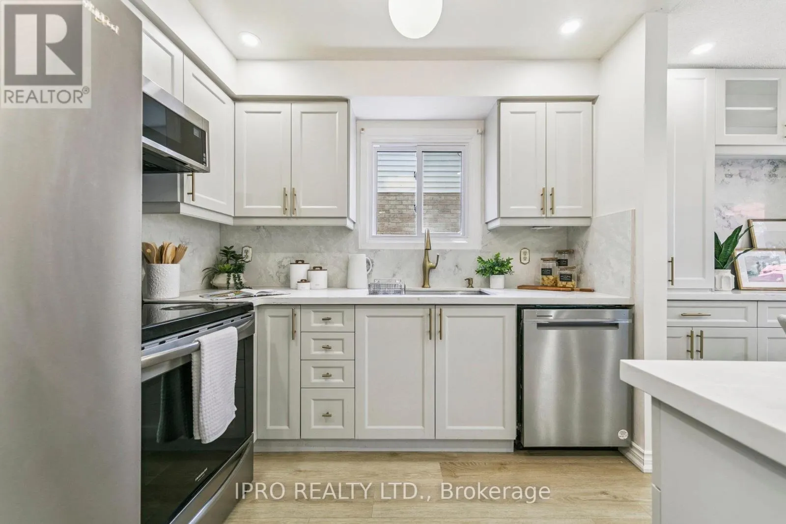 3 - 3455 CAPLAN CRESCENT