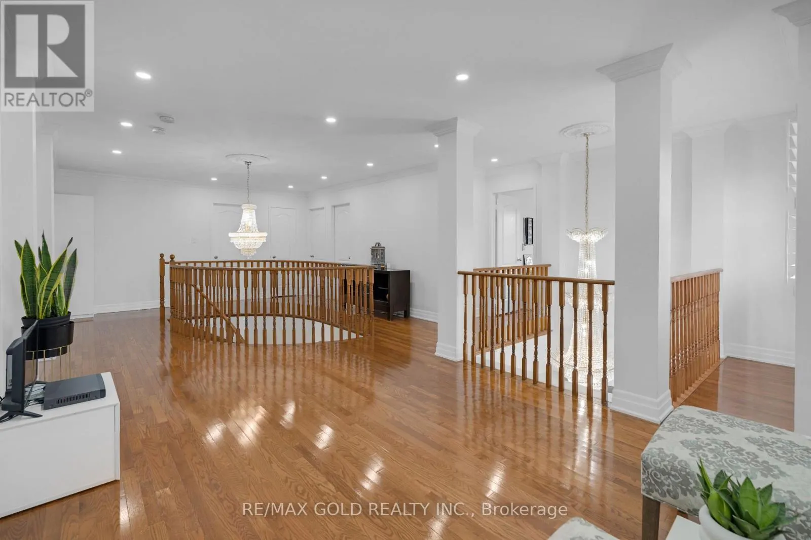 52 LINDERWOOD DRIVE N