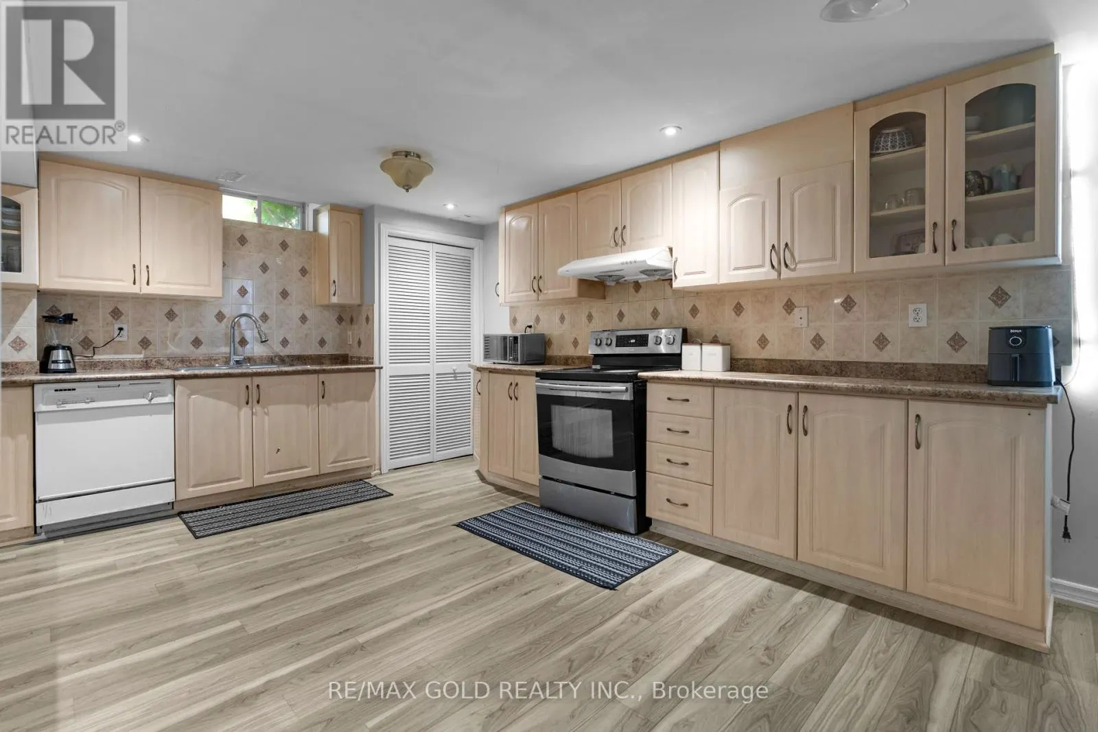 52 LINDERWOOD DRIVE N