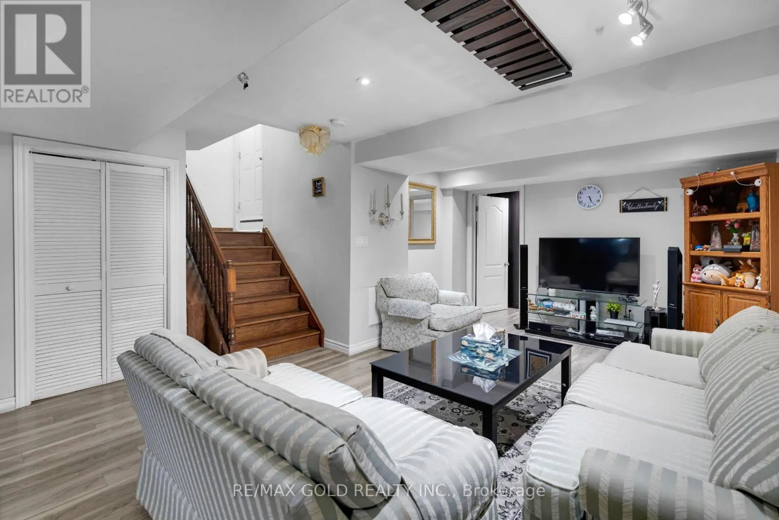 52 LINDERWOOD DRIVE N
